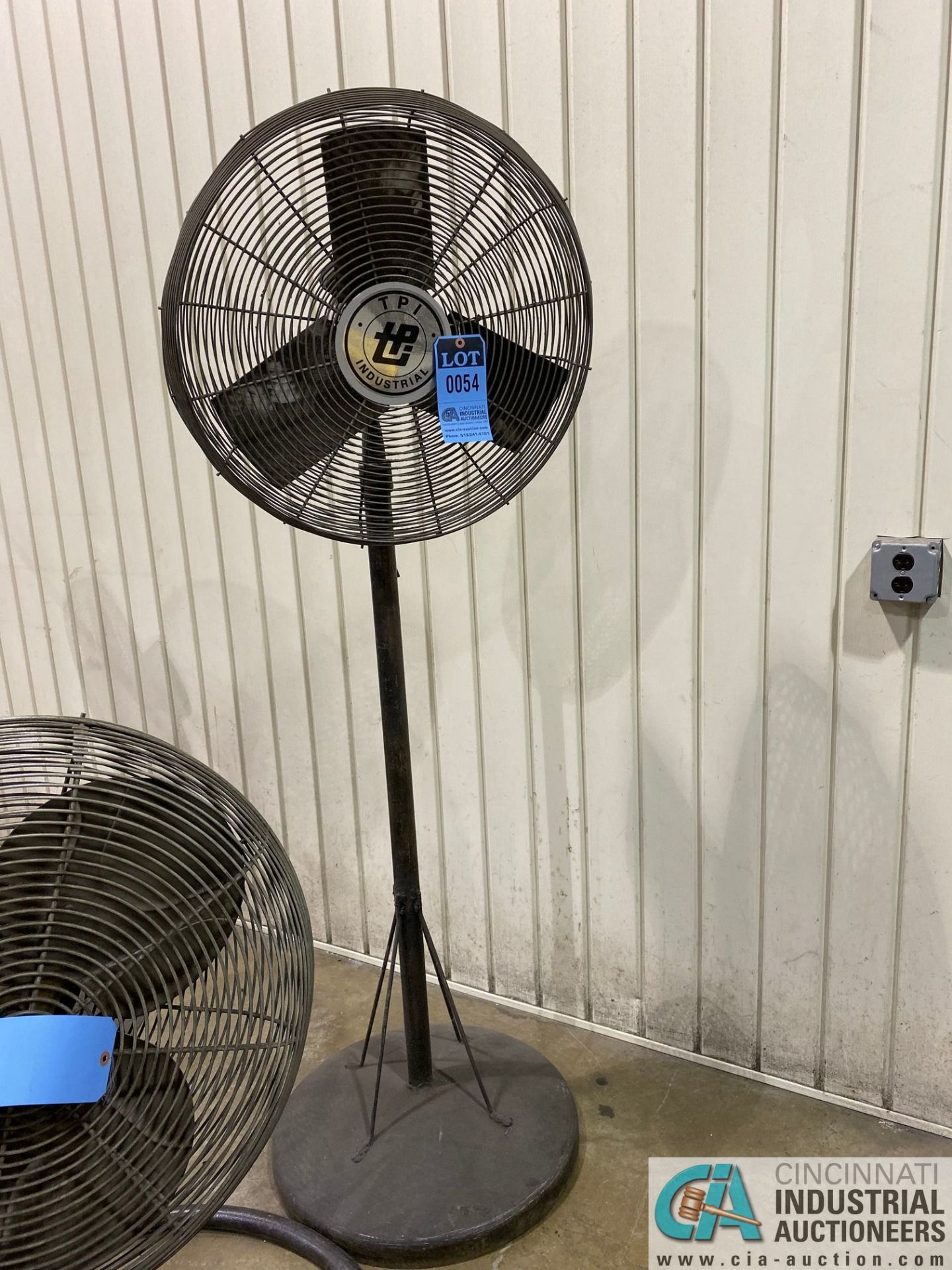 24" DIA. PEDESTAL AIR CIRCULATOR