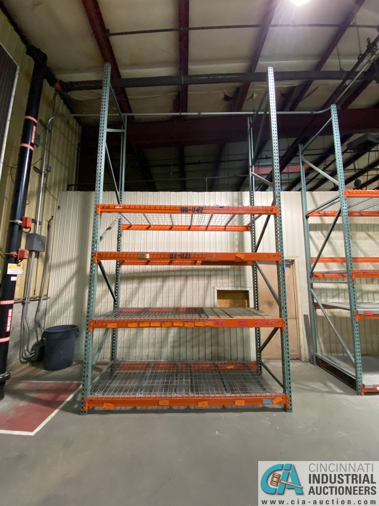 SECTIONS 98" L X 42" W X 192" ADJUSTABLE BEAM PALLET RACKS - Image 2 of 2