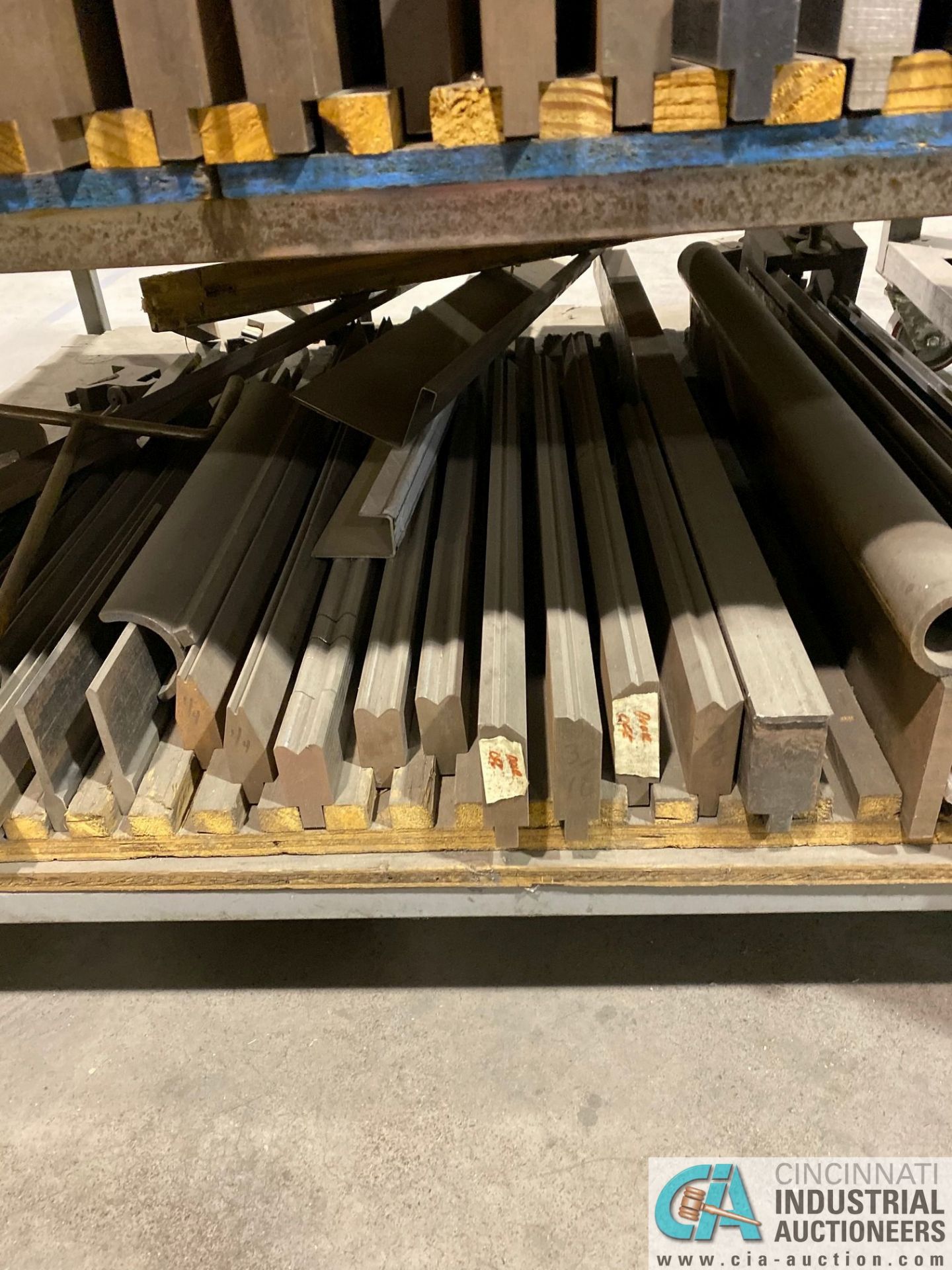 1/2" - 67" PRESS BRAKE DIES AND PUNCHES - Image 10 of 12