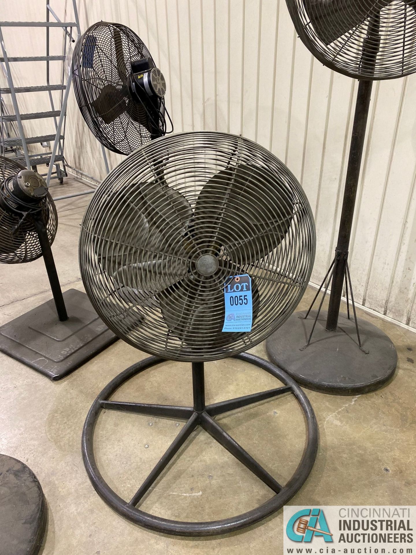 24" DIA. PEDESTAL AIR CIRCULATOR