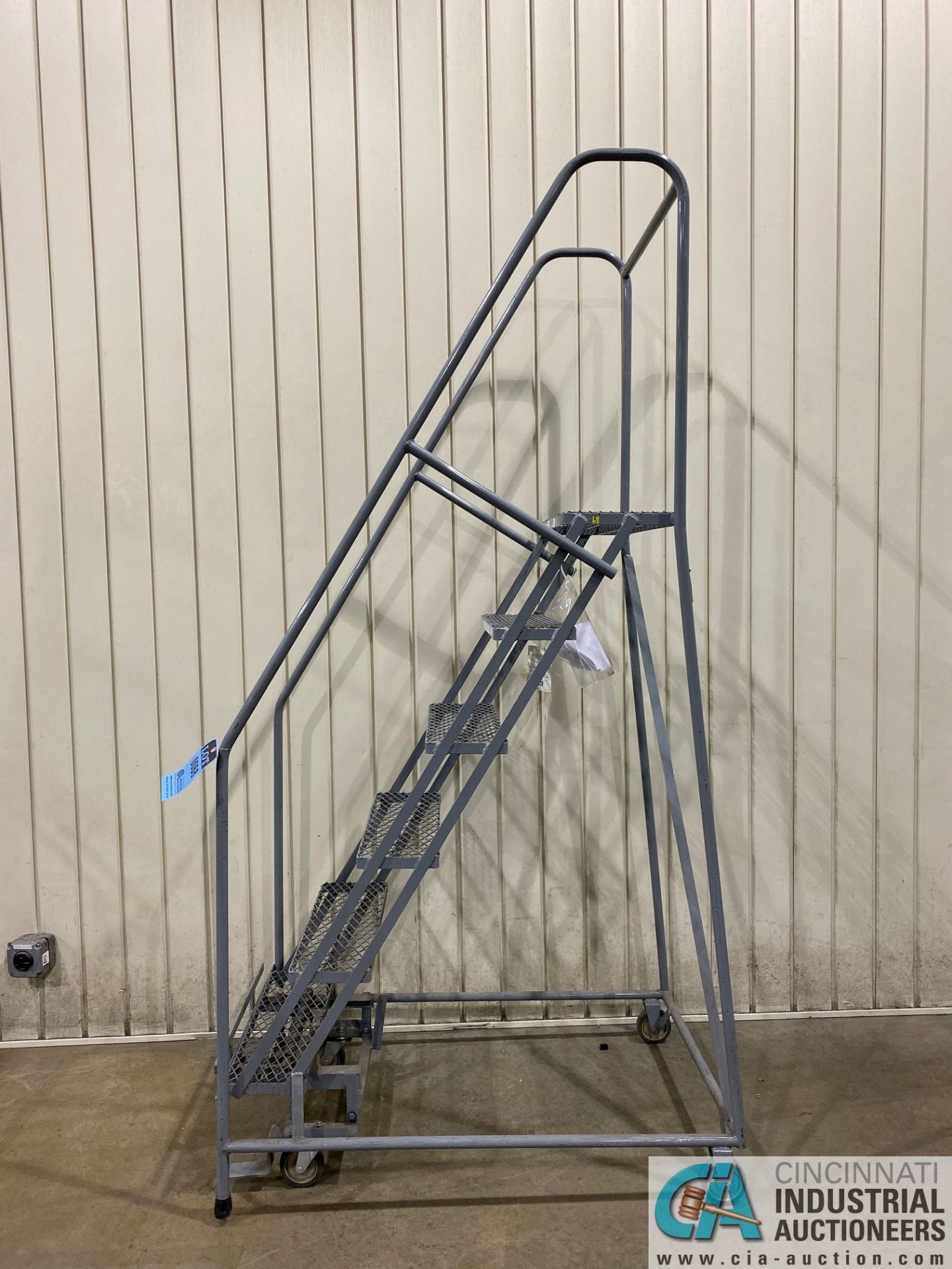 5' PORTABLE SHOP LADDER