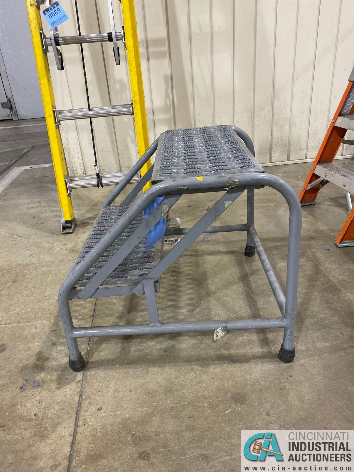 2' STEEL MACHINE LADDER - Image 2 of 2