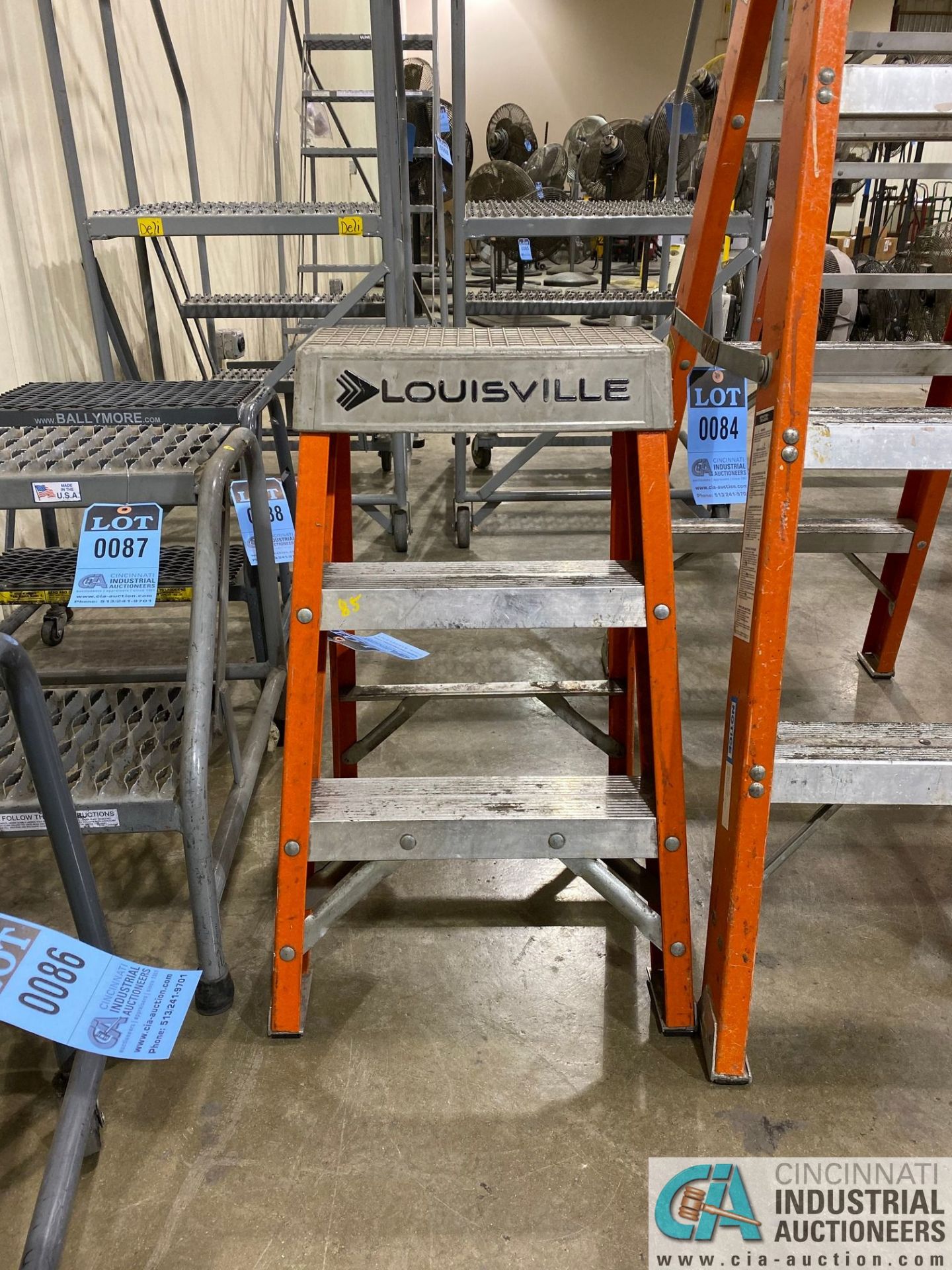 2' LOUISVILLE FIBERGLASS LADDER