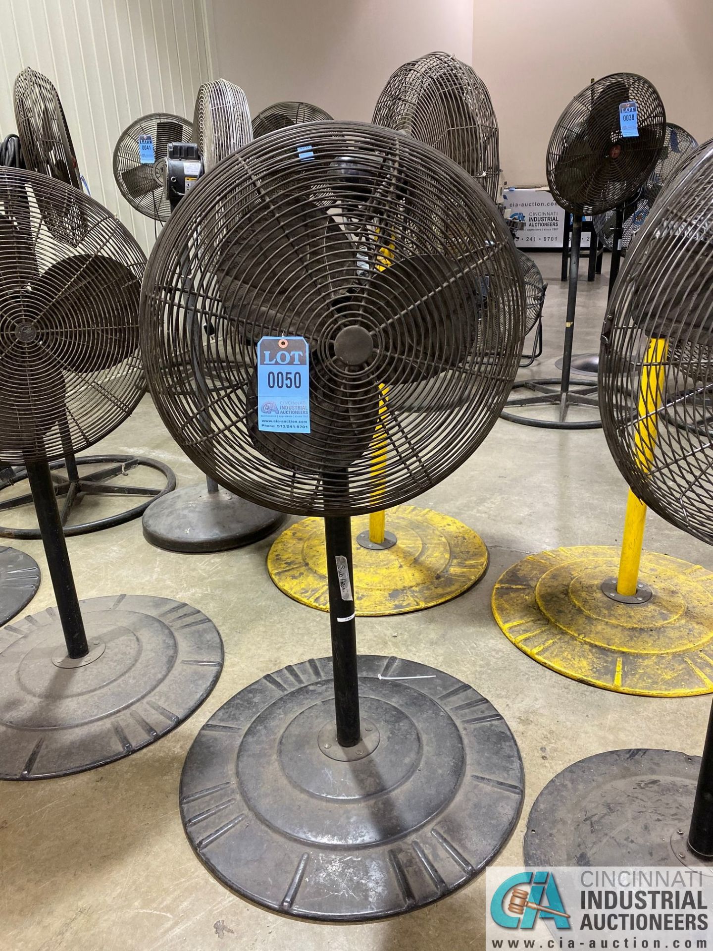 24" DIA. PEDESTAL AIR CIRCULATOR