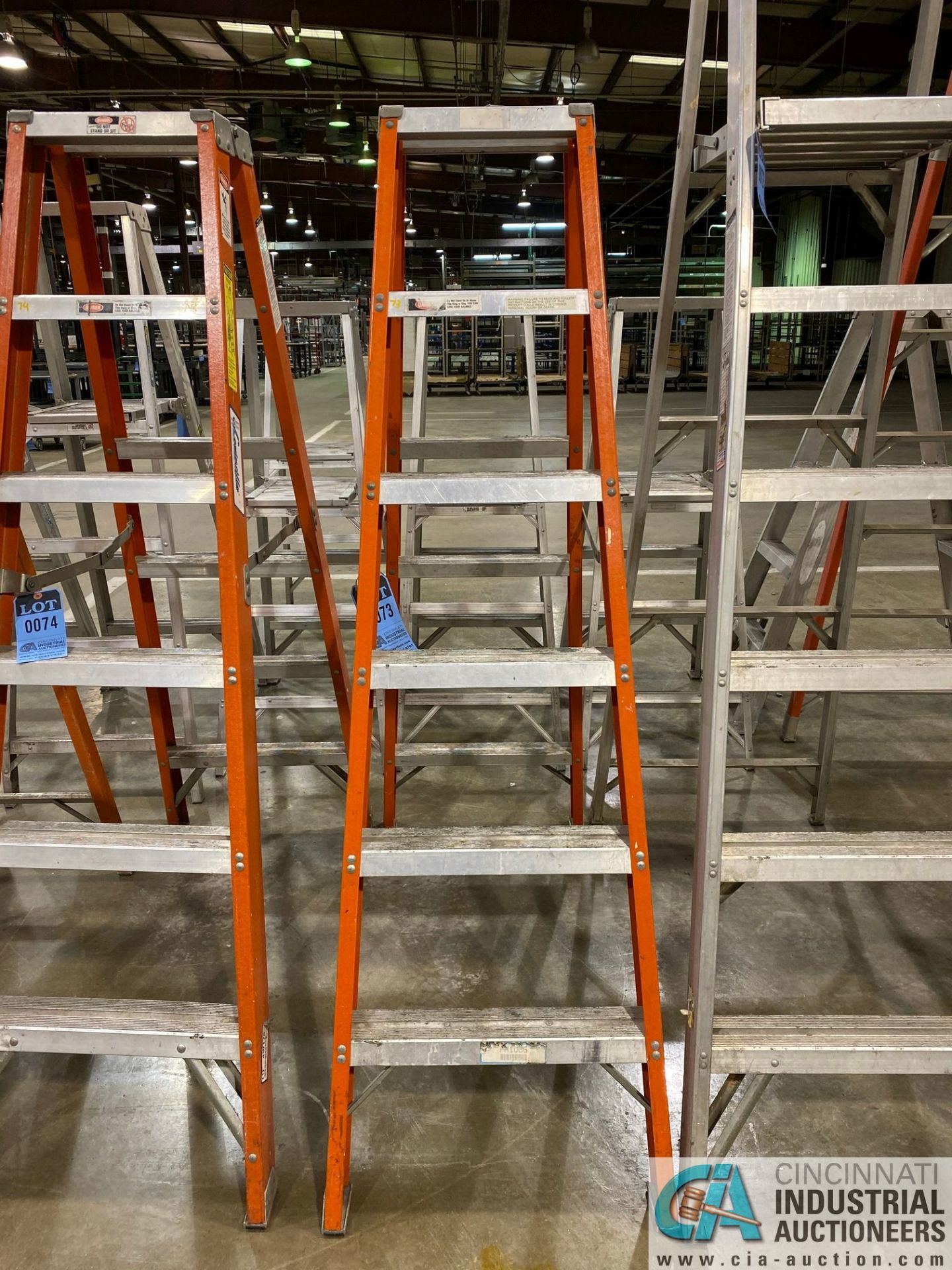 6' LOUISVILLE FIBERGLASS LADDER