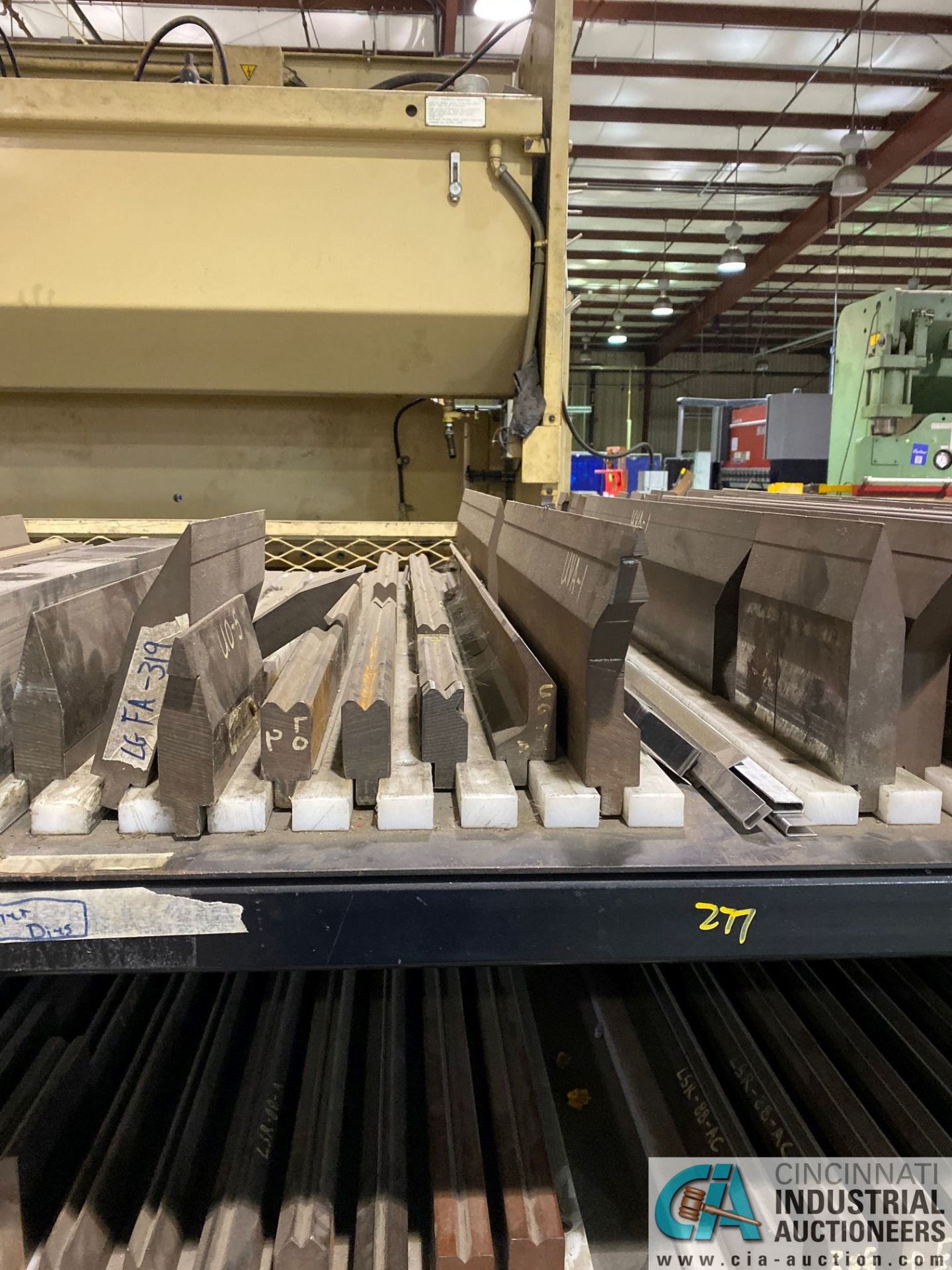 1/2" - 39" PRESS BRAKE DIES AND PUNCHES - Image 4 of 5