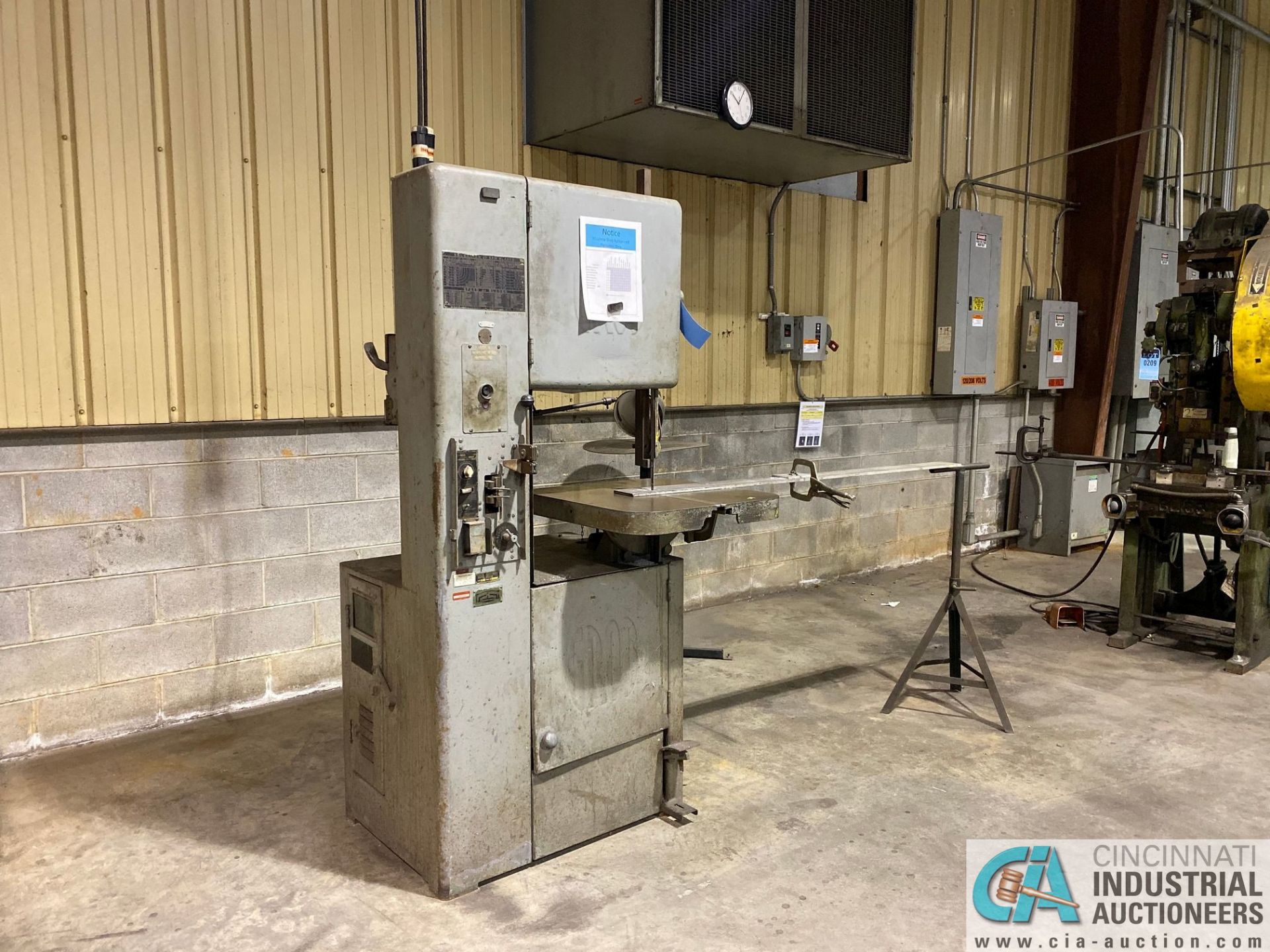 18" GROB MODEL NS18 VERTICAL BAND SAW; S/N 6217, WITH BAND WELDER - Image 2 of 5