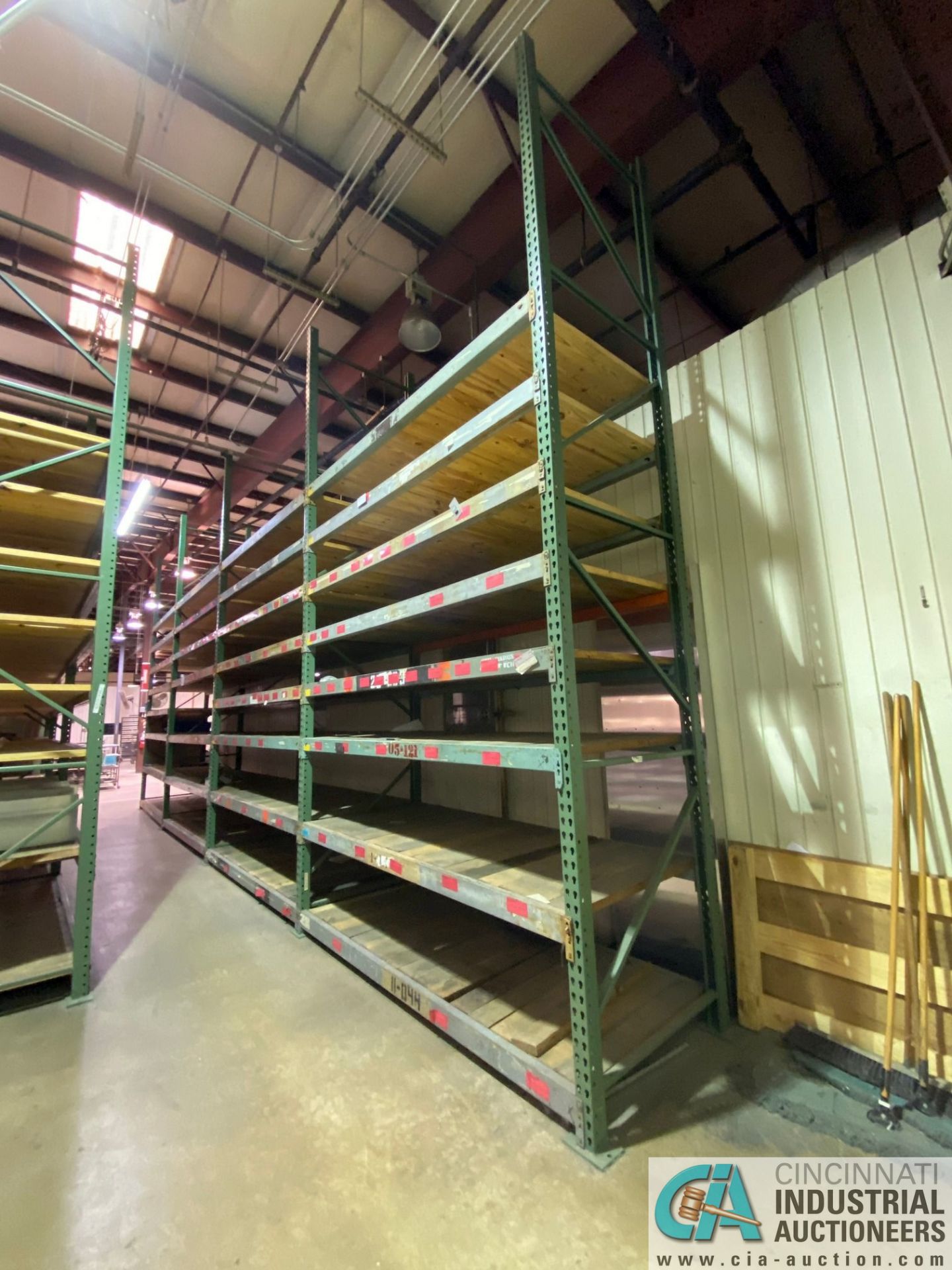 SECTIONS 98" L X 42" W X 192" ADJUSTABLE BEAM PALLET RACKS - Image 2 of 2