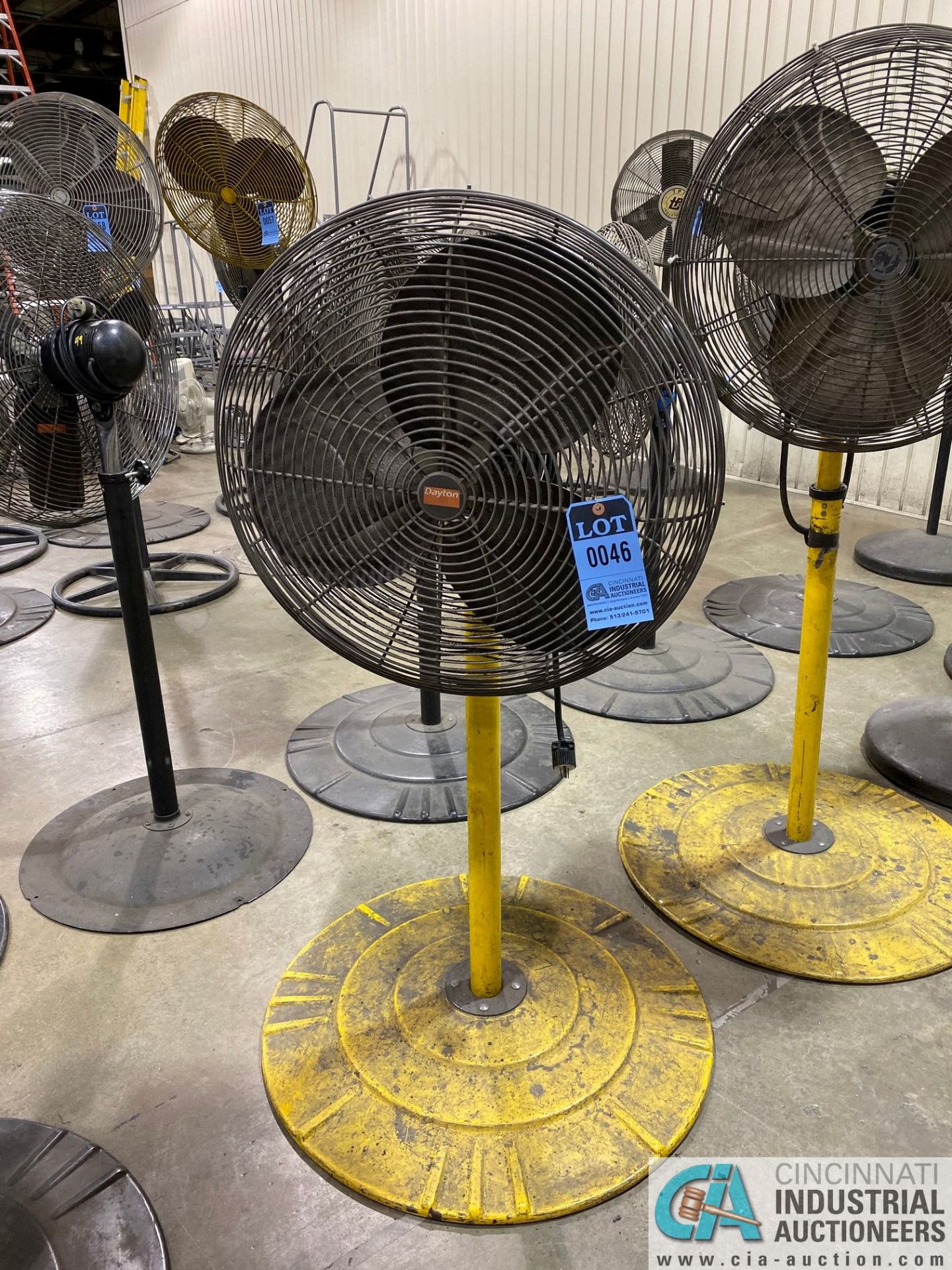 24" DIA. PEDESTAL AIR CIRCULATOR