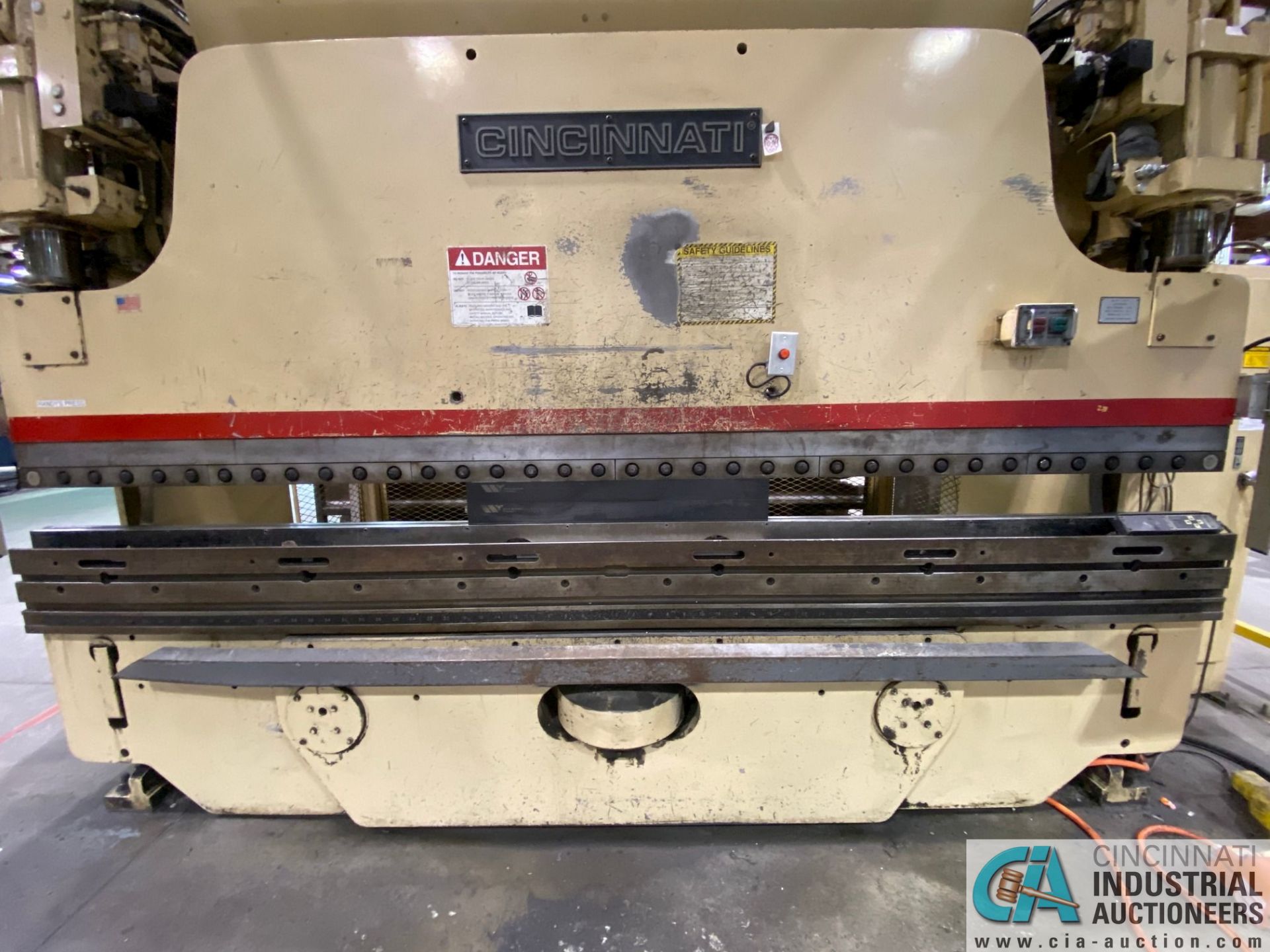 90 TON X 12' CINCINNATI AUTOFORM MODEL 90AF CNC PRESS BRAKE W/ CROWNING; S/N 47143, AUTOFORM - Image 3 of 11