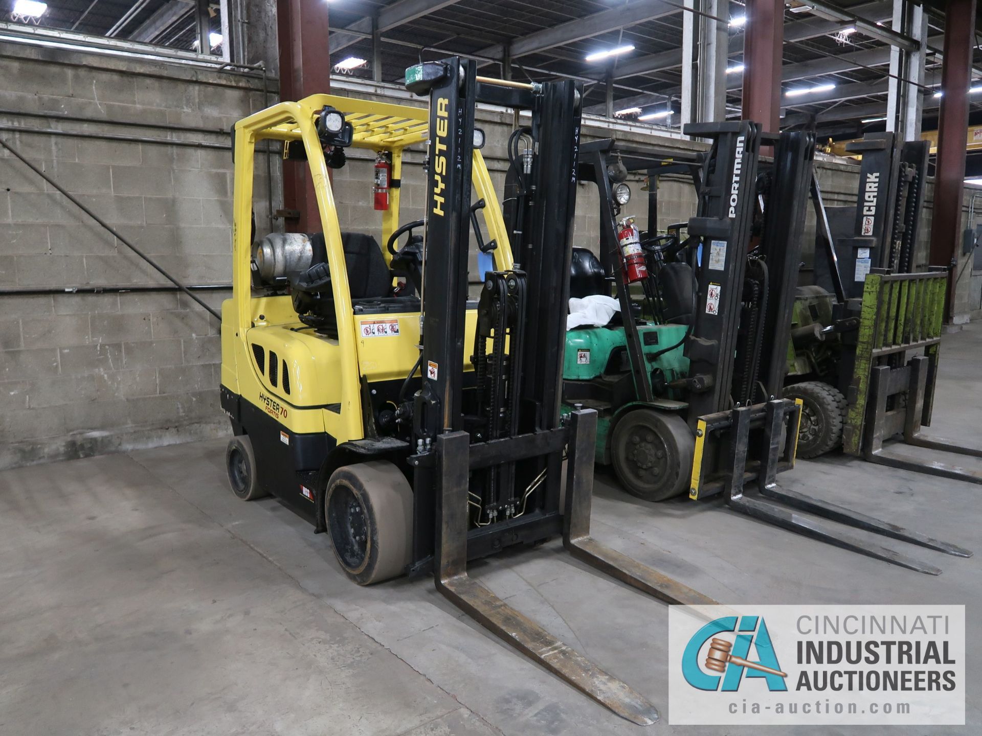 7,000 LB HYSTER MODEL S70FT LP GAS SOLID TIRE LIFT TRUCK; S/N G187V02112M, 122" LIFT HEIGHT, - Image 2 of 6