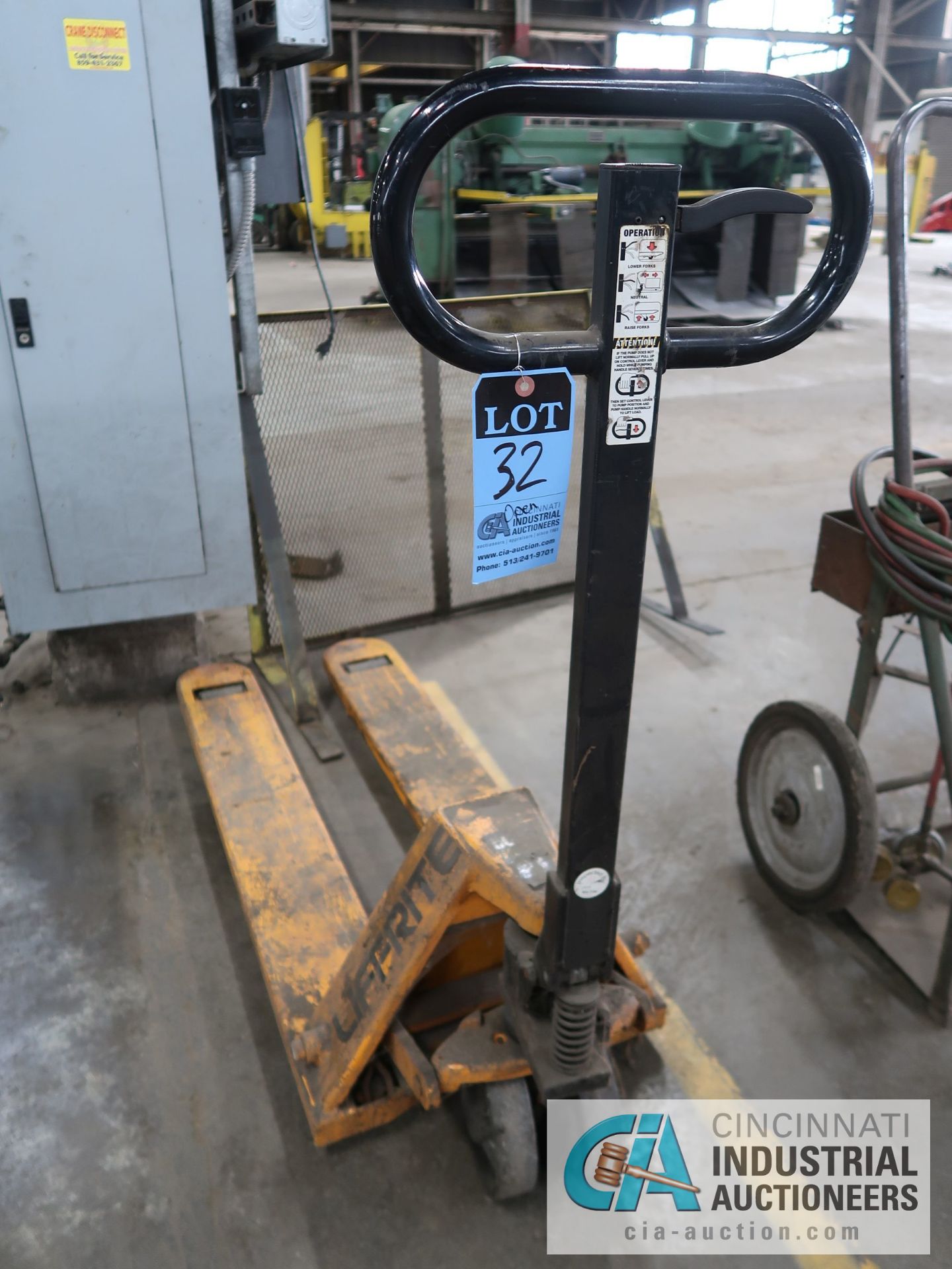 5,500 LB LIFT-RITE NARROW PALLET TRUCK