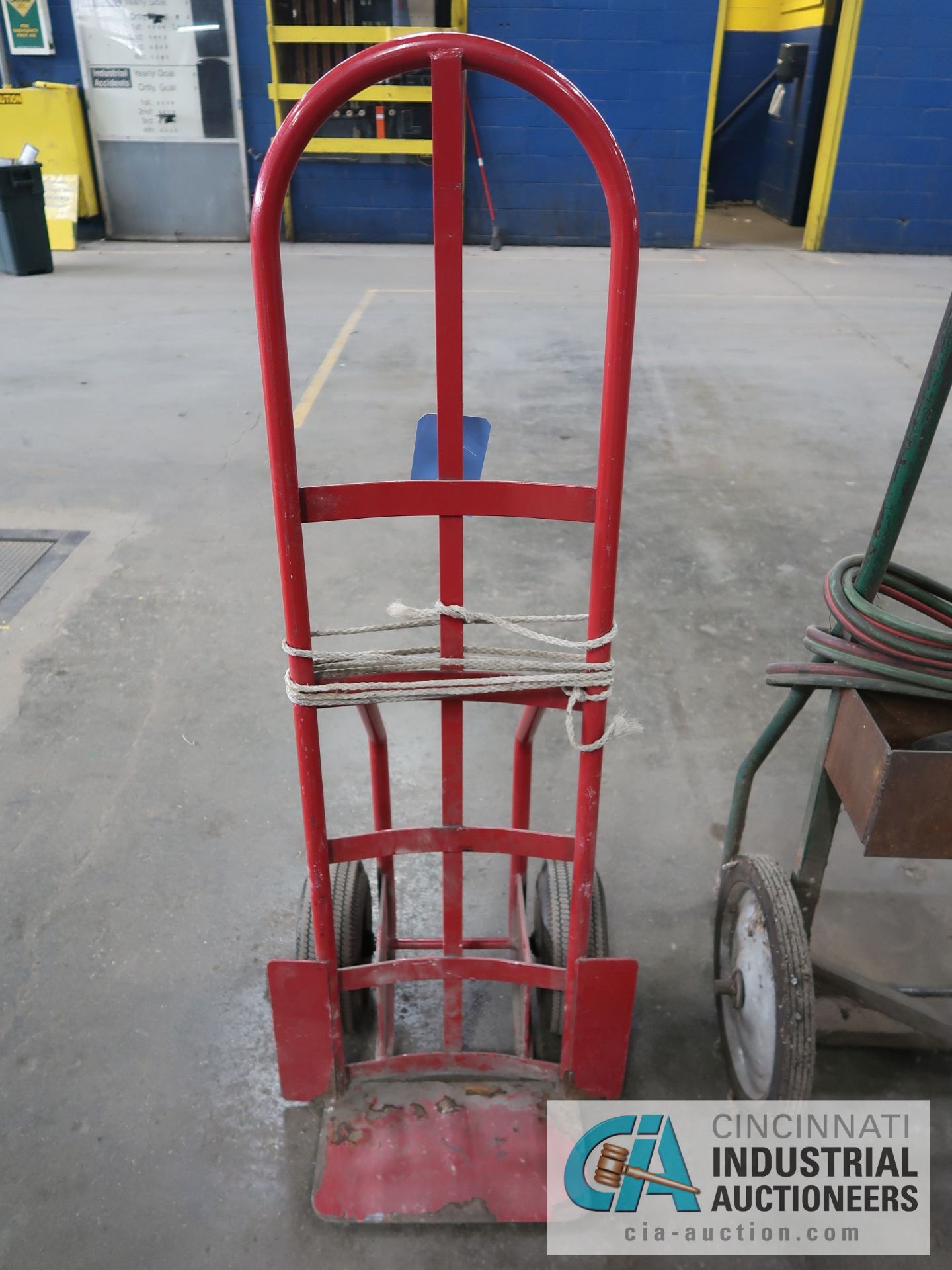 DAYTON PNEUMATIC TIRE TWO-WHEEL HAND TRUCK