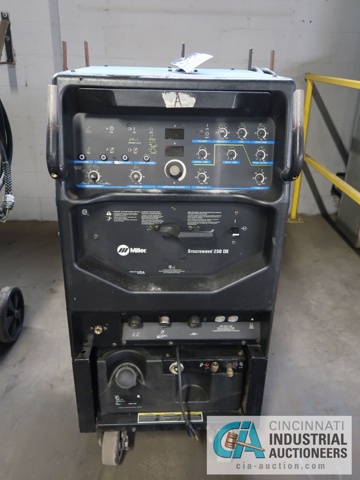 250 AMP MILLER SYNCROWAVE 250DX TIG WELDER; S/N MA510075L