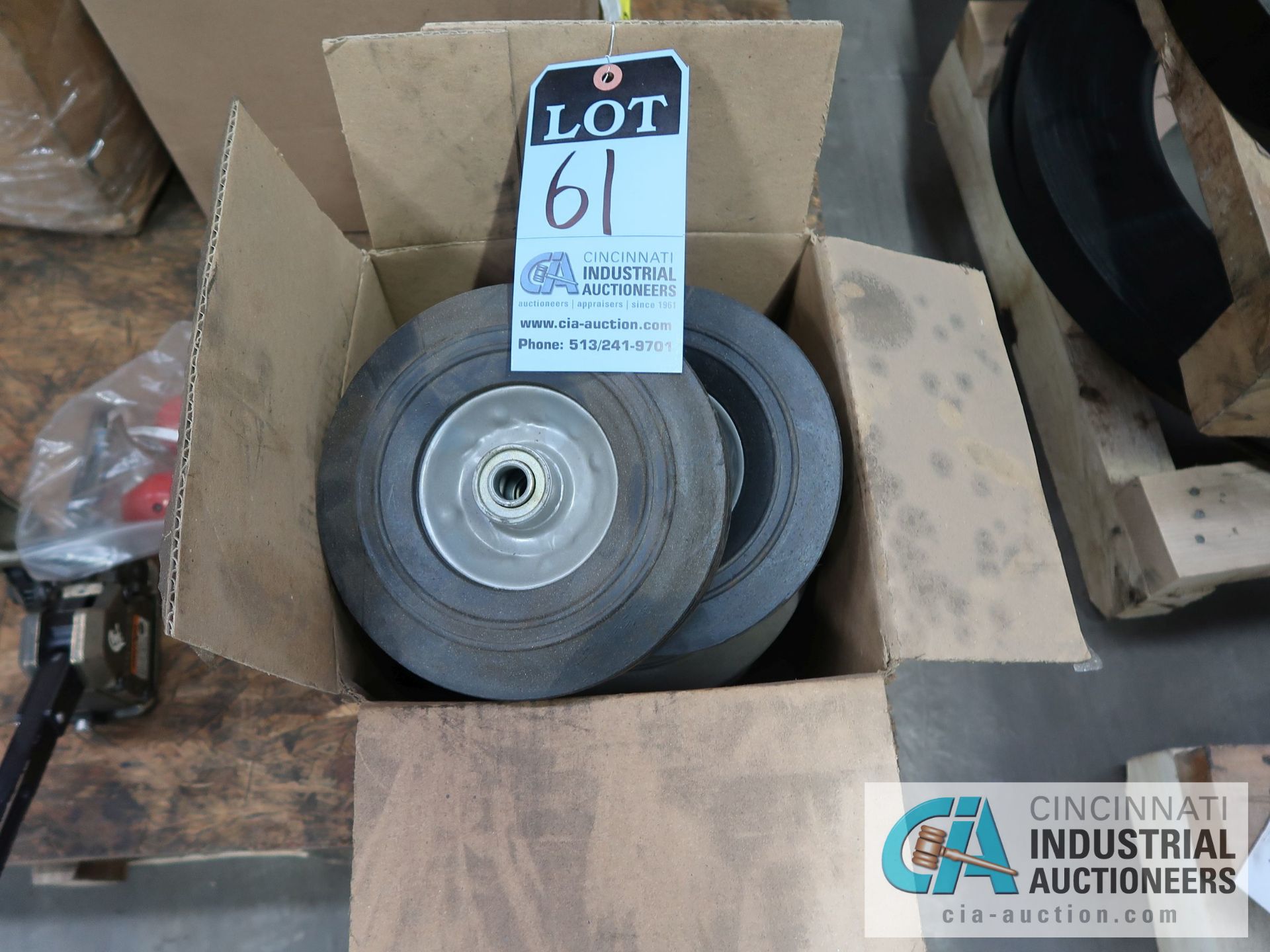 (LOT) BANDING CART WHEELS