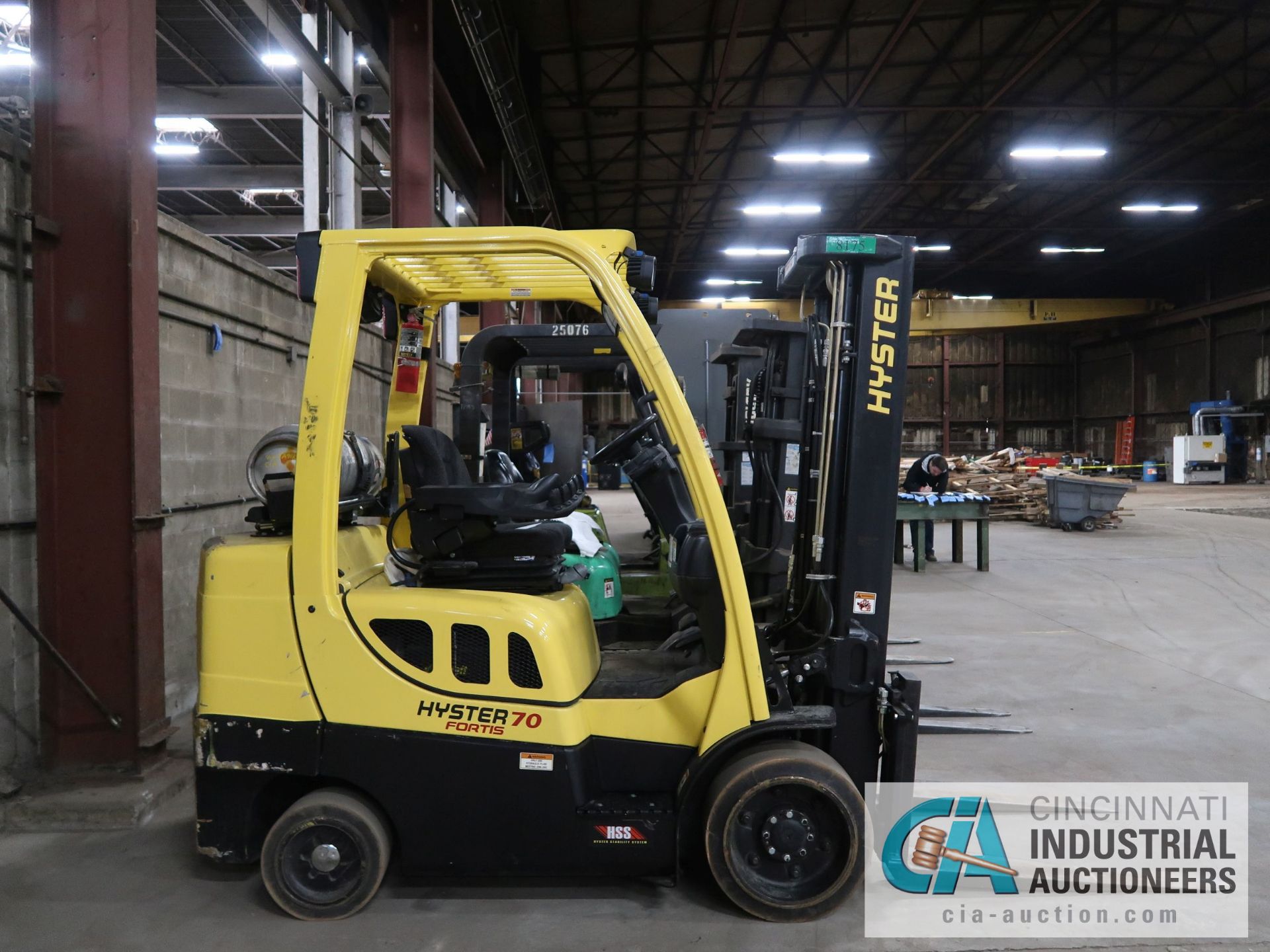 7,000 LB HYSTER MODEL S70FT LP GAS SOLID TIRE LIFT TRUCK; S/N G187V02112M, 122" LIFT HEIGHT, - Image 3 of 6