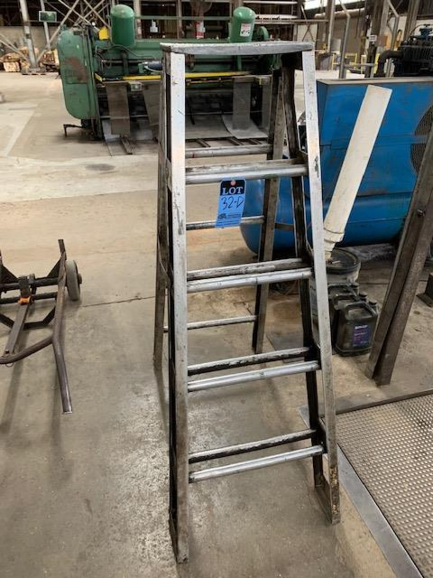 ALUMINUM STEP LADDER