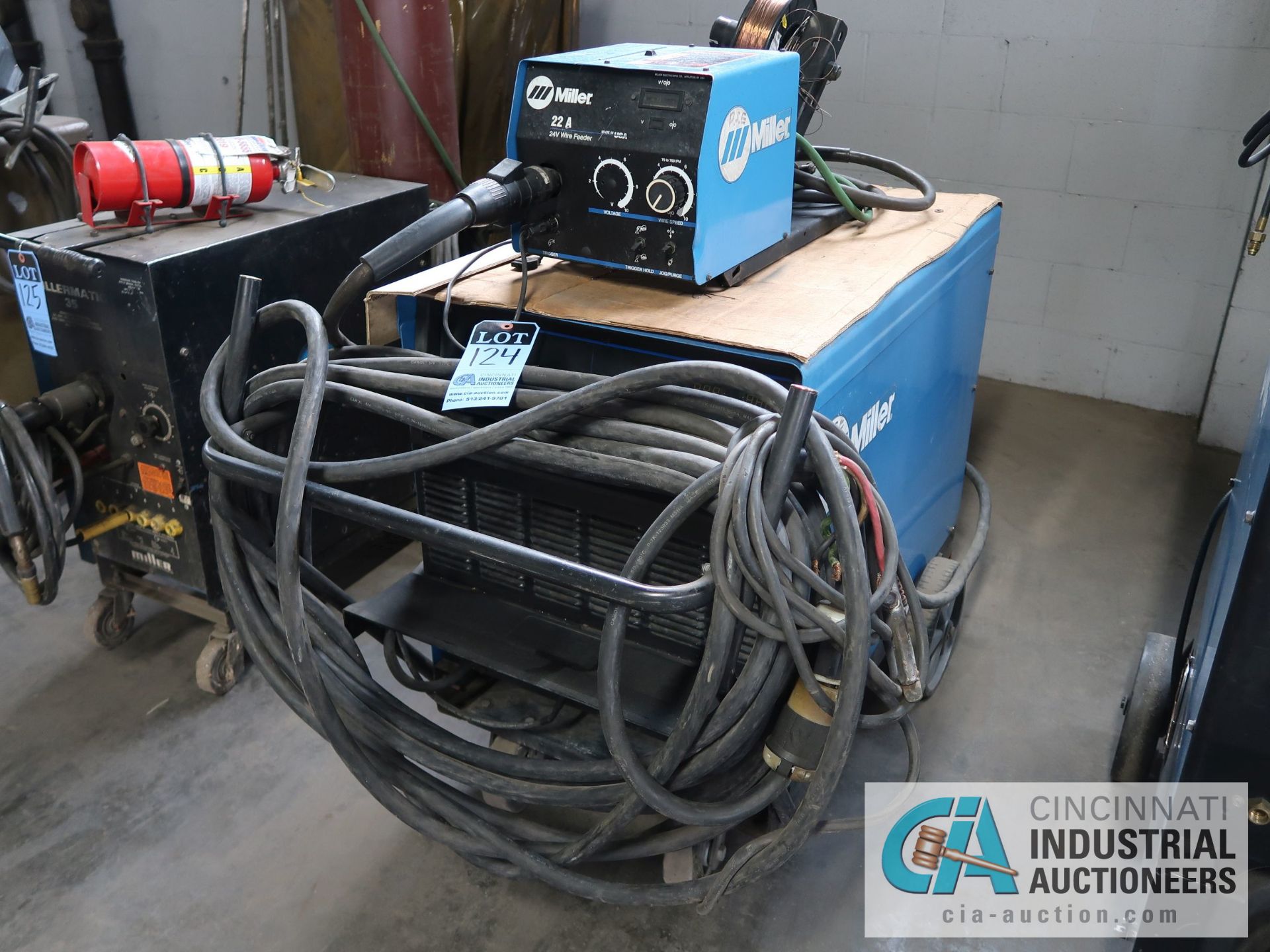 450 AMP MILLER DELTAWELD 452 MIG WELDER WITH MILLER 22A WIRE FEED; S/N LB106141