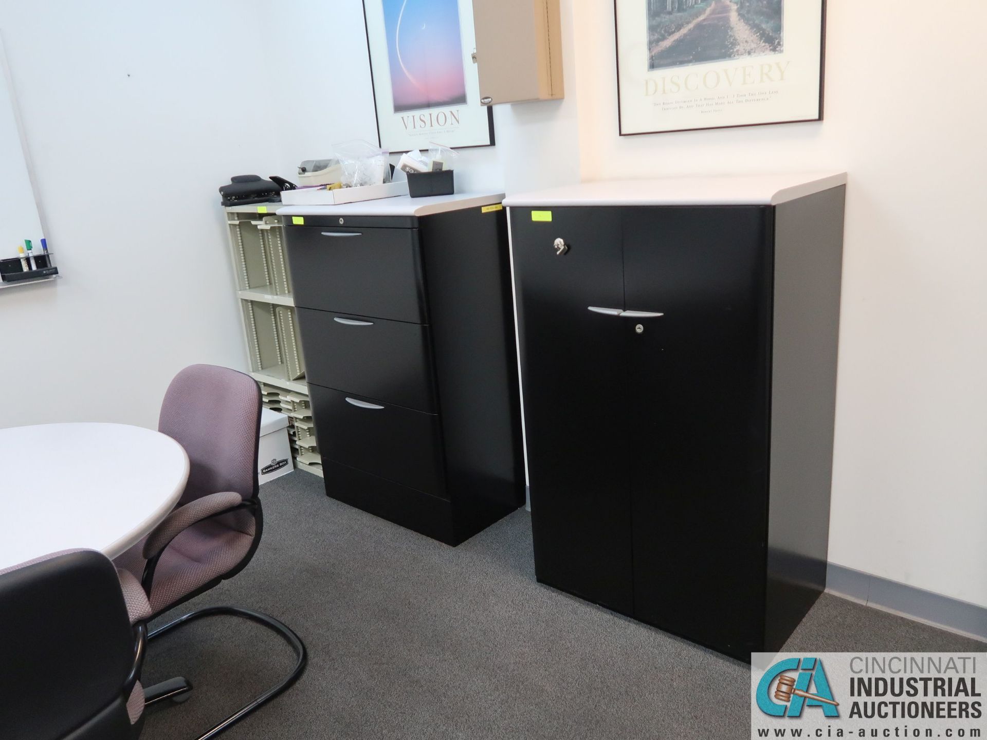 (LOT) OFFICE FURNITURE IN HUMAN RELATIONS ROOM - Image 3 of 3