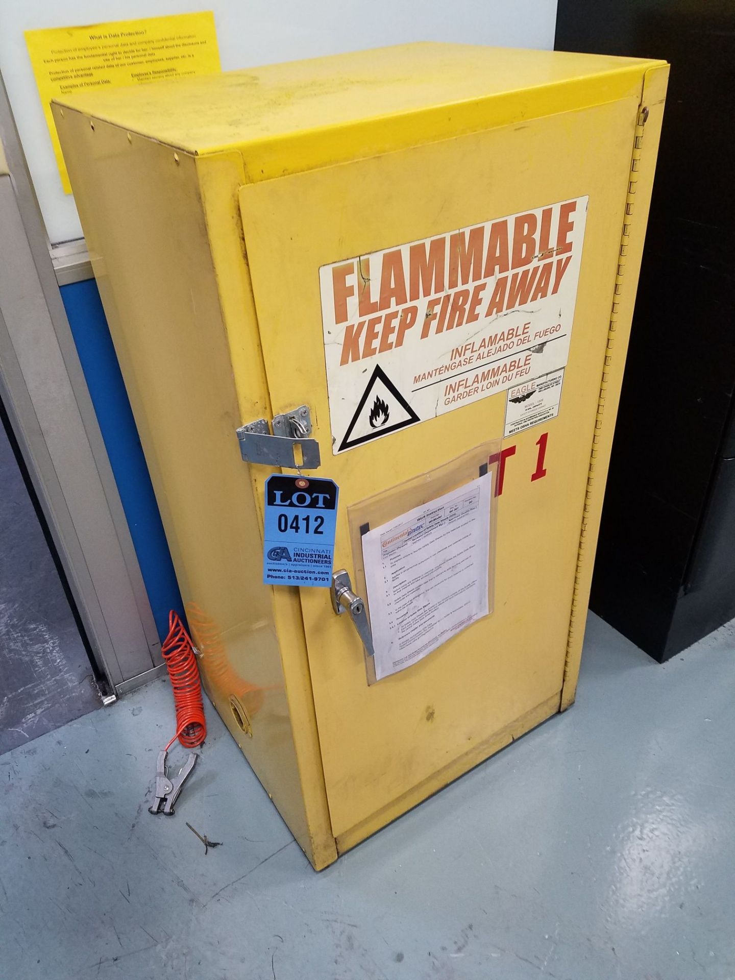 16 GALLON CAPACITY EAGLE MODEL 1906 FLAMMABLE LIQUID STORAGE CABINET