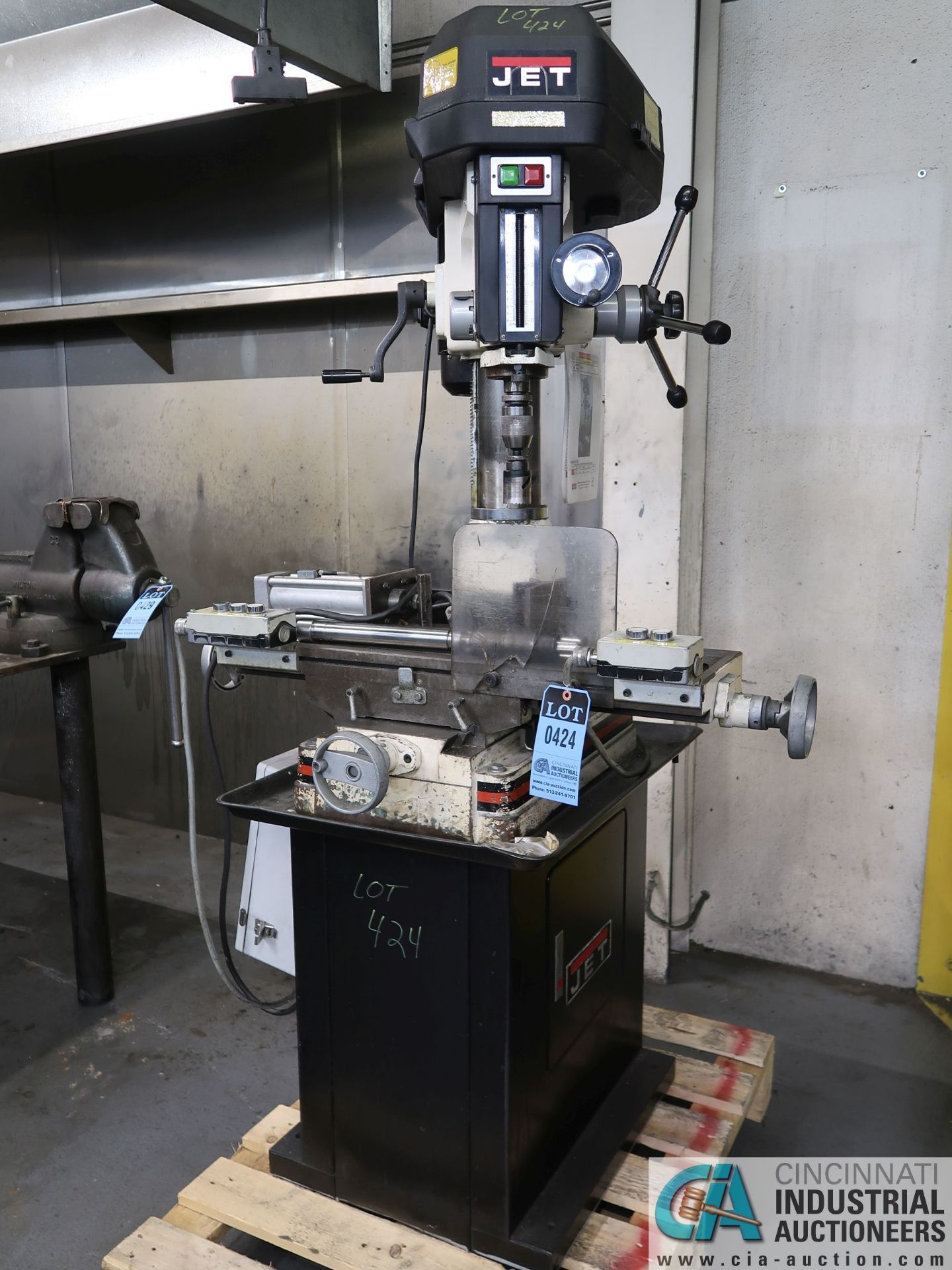 16" JET MODEL JMD-18 MILLING/DRILLING MACHINE; S/N 9021442 *$100.00 RIGGING FEE DUE TO INDUSTRIAL