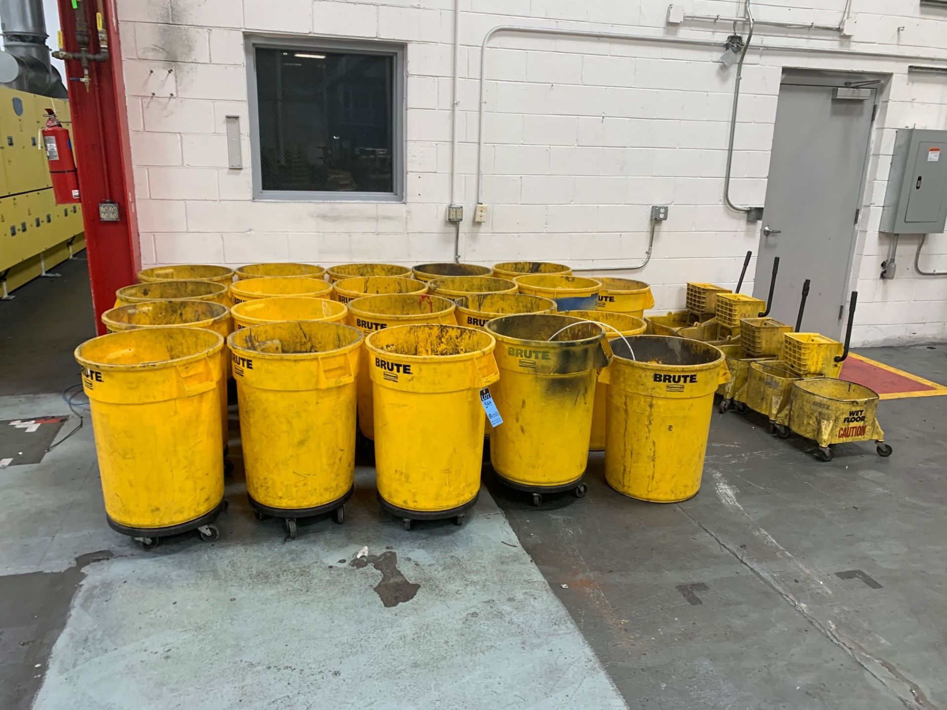 RUBBERMAID BRUTE YELLOW TRASH CONTAINERS W/ MOB BUCKET - Image 2 of 2