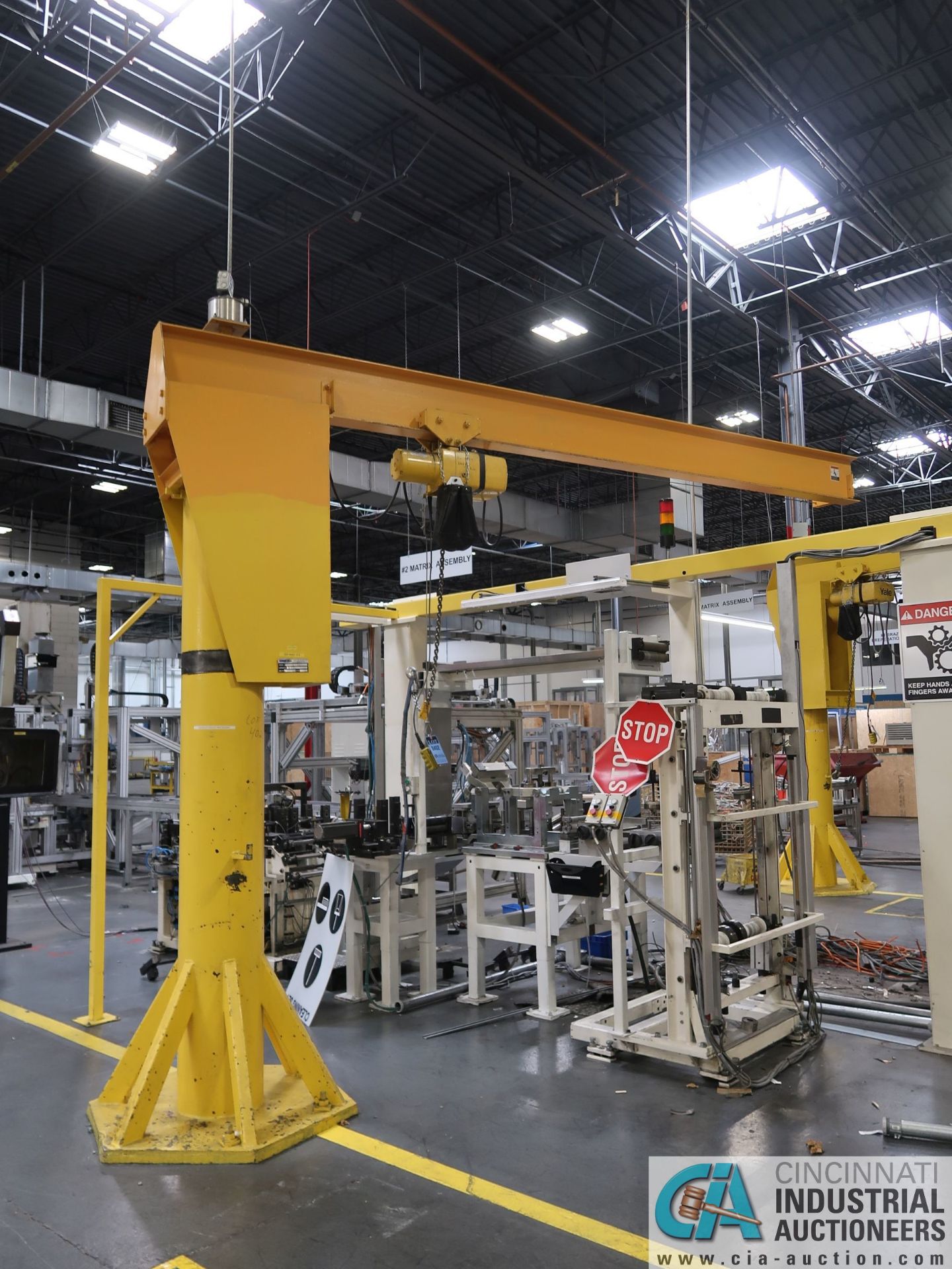 2,000 LB CAP SPANCO MODEL 100-1412-1410 FLOOR MOUNT 360 DEGREE ROTATING JIB CRANE WITH 1 TON YALE