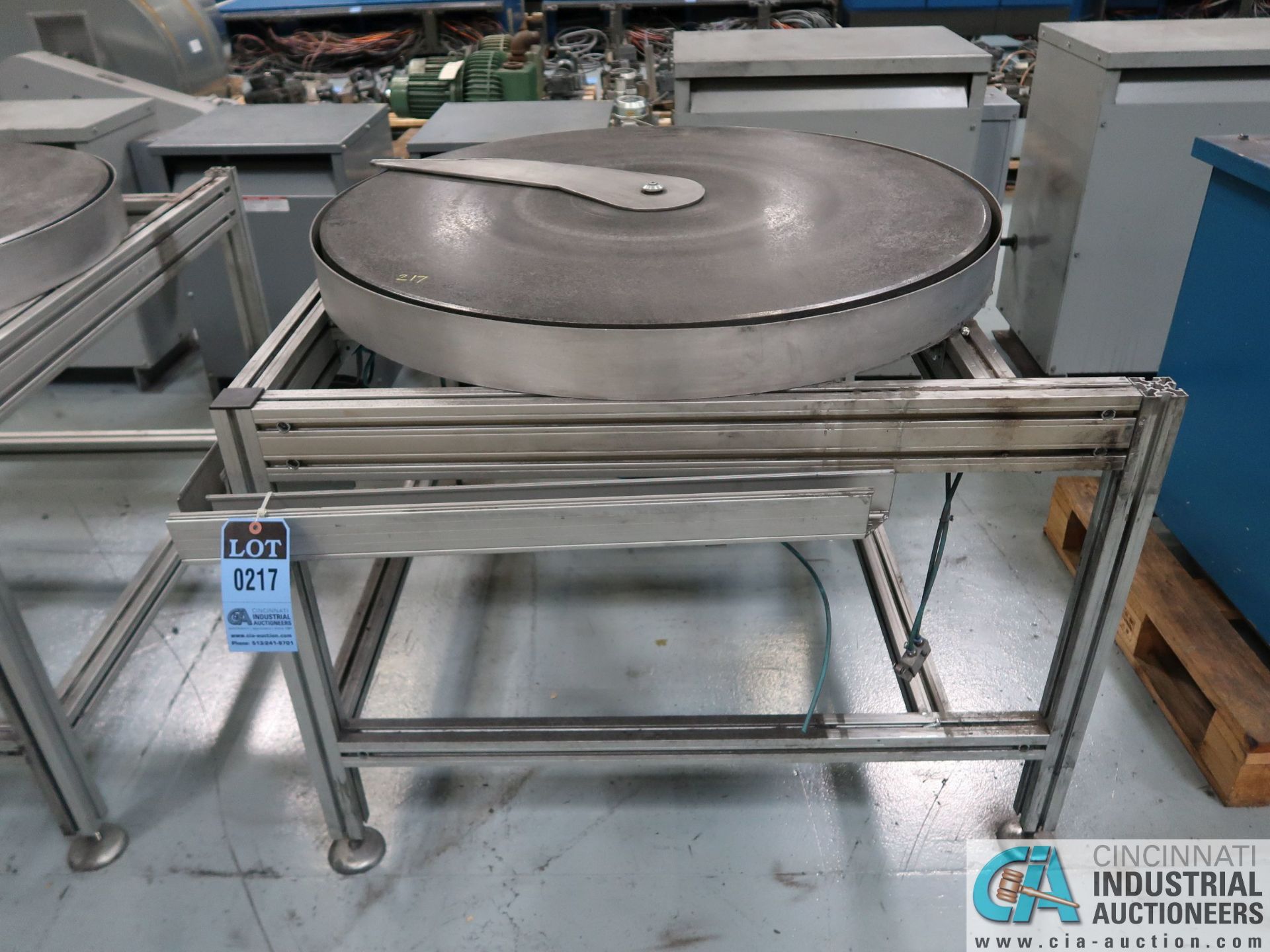 40" DIA. STEEL TURNTABLE WITH ALUMINUM FRAME *$25.00 RIGGING FEE DUE TO INDUSTRIAL SERVICES AND SAL