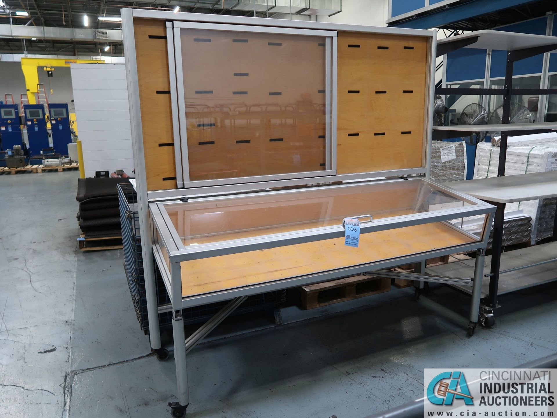 (LOT) DISPLAY CASE WITH MISCELLANEOUS SIZE TABLES
