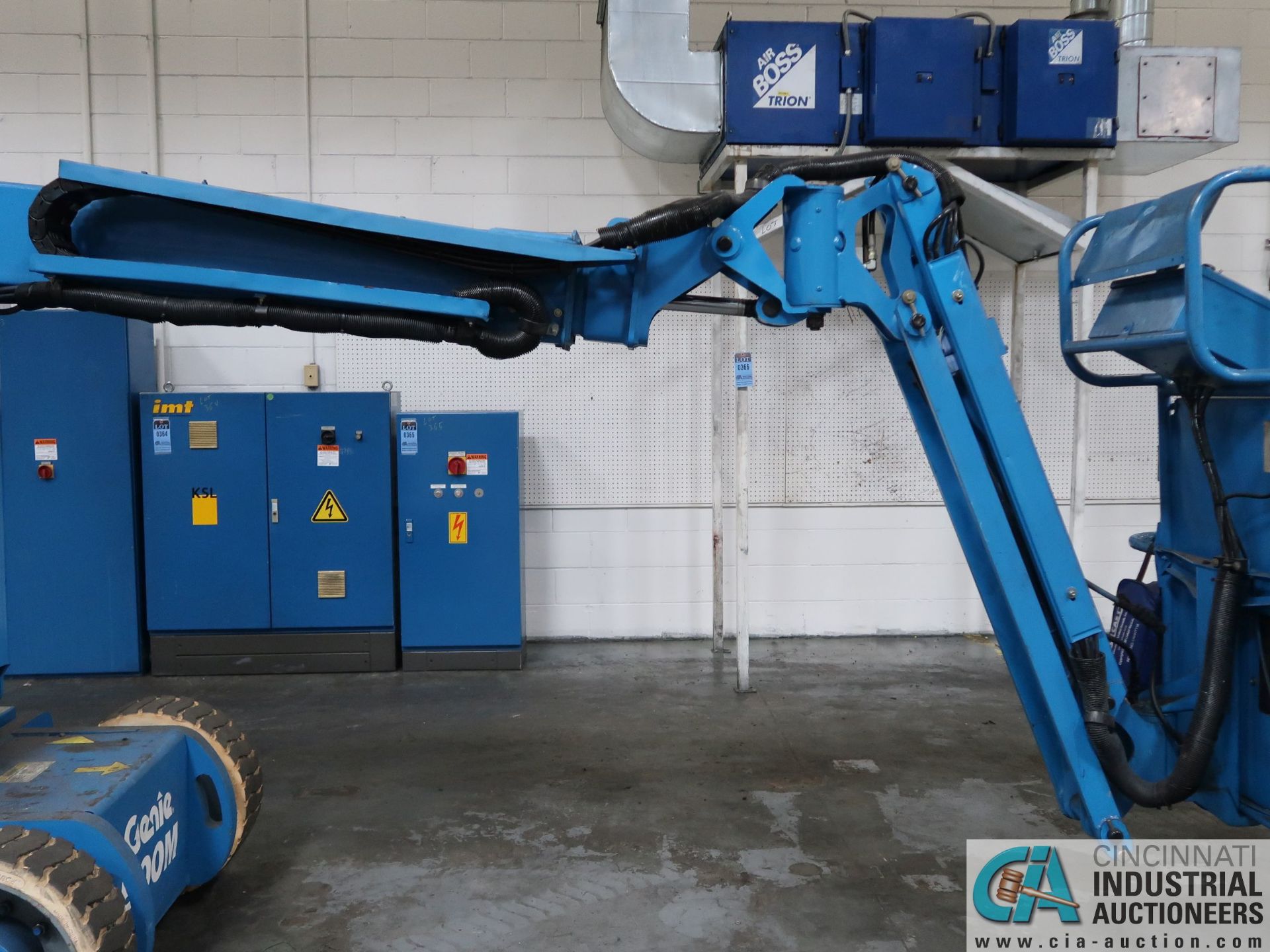 36' GENIE MODEL Z-30/20N ARTICULATED ELECTRIC BOOM LIFT; S/N 23ONO6-8304, 36' LIFT HEIGHT, 500 LB. - Image 8 of 9