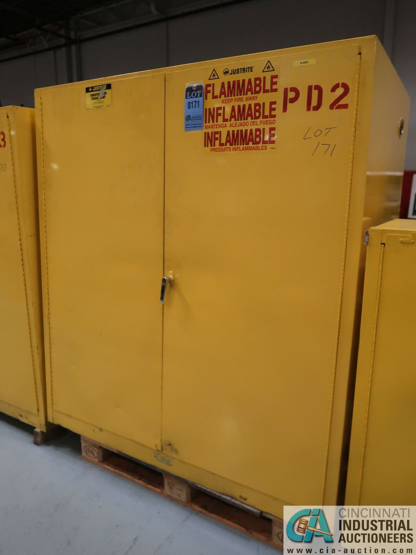 JUSTRITE MODEL 25760 2-55 GALLON DRUMS COMBUSTILE LIQUID STORAGE CABINET *$25.00 RIGGING FEE