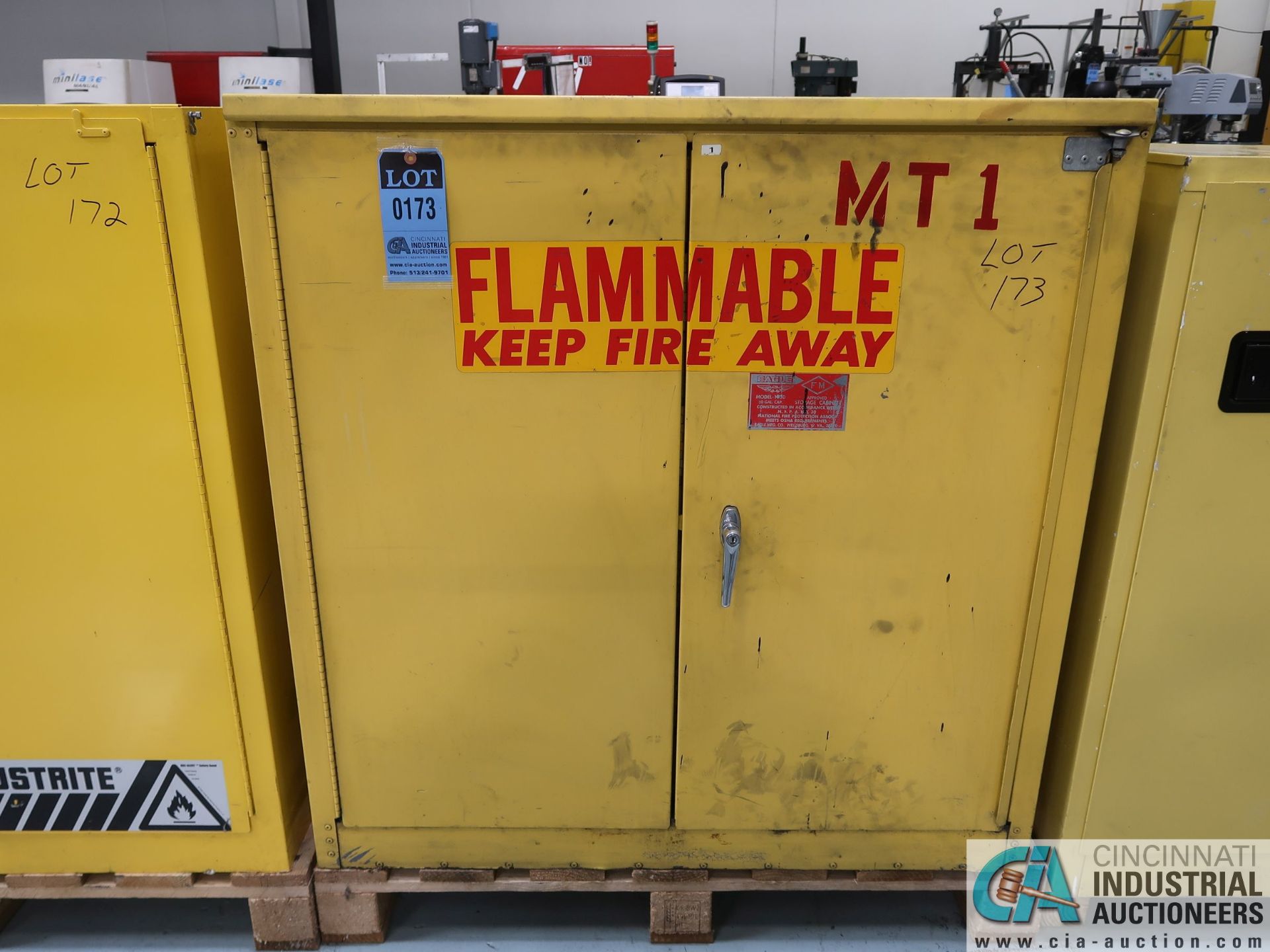 30 GALLON CAP EAGLE FLAMMABLE LIQUID STORAGE CABINET *$25.00 RIGGING FEE DUE TO INDUSTRIAL