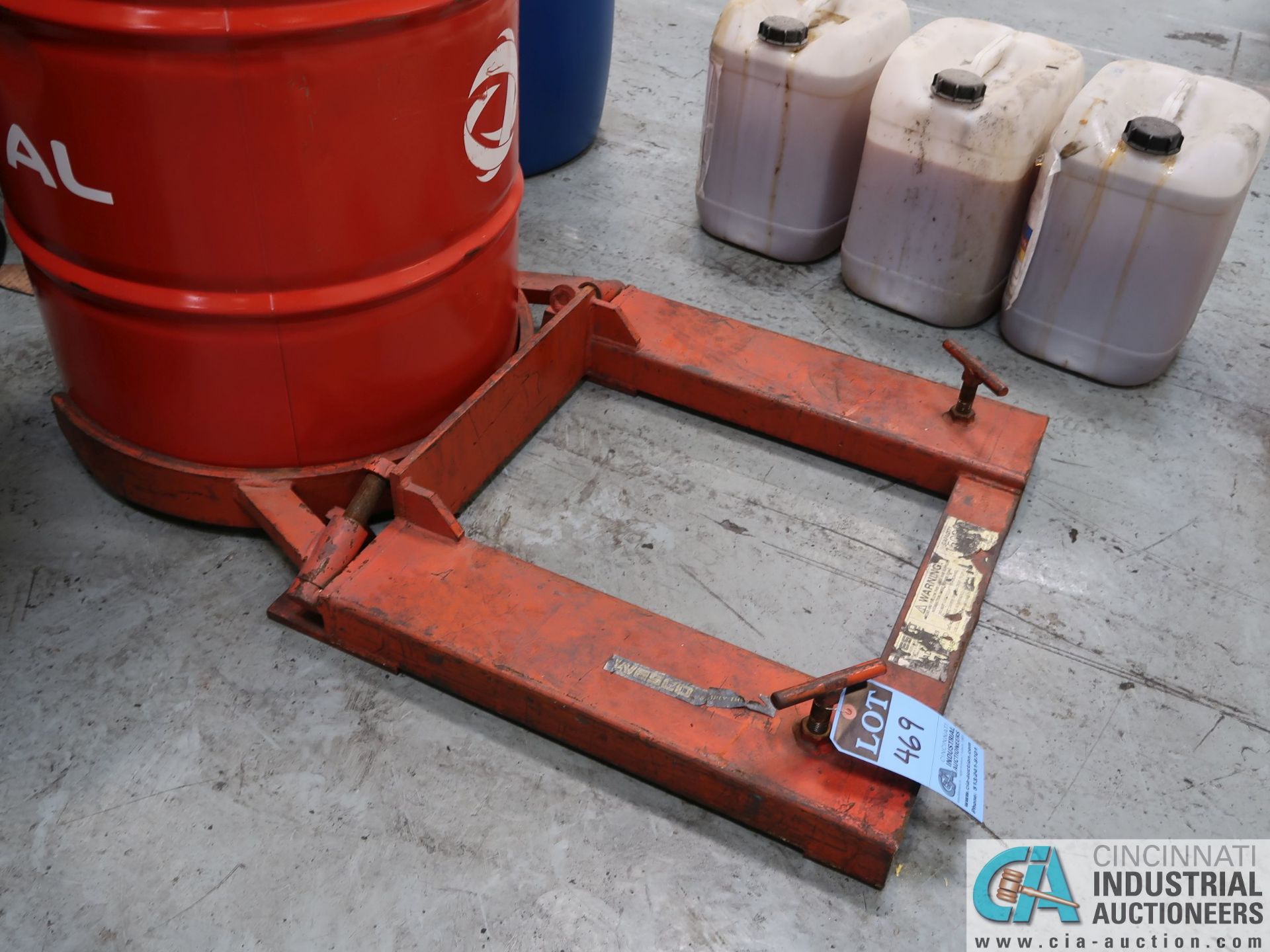 1,500 LB. CAPACITY WESCO LIFT TRUCK DRUM ATTACHMENT WITH MECO DRUM CADDY W/ (2) HAND TRUCKS
