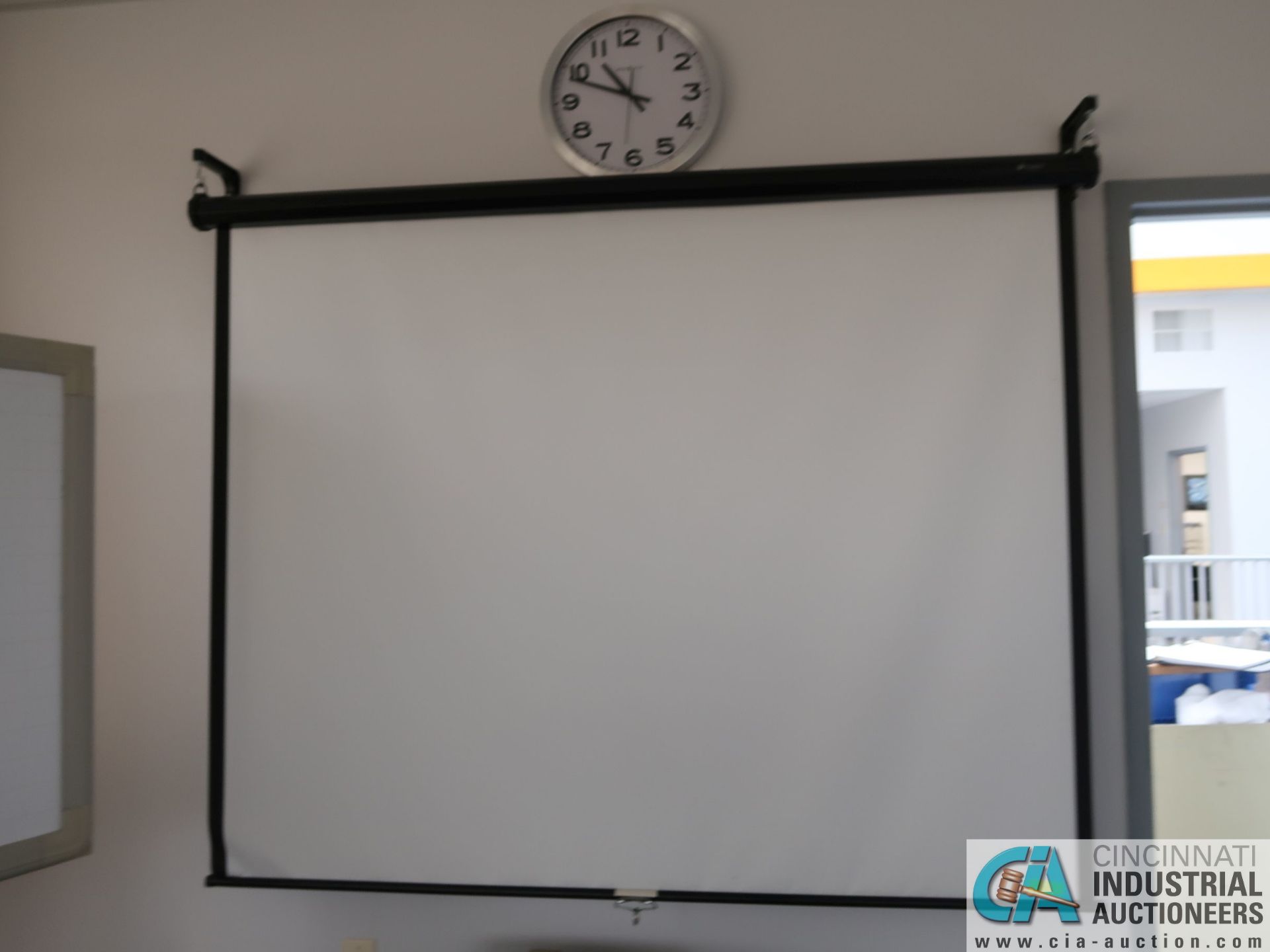 ELECTRONIC WHITE BOARD WITH PROJECTION SCREEN - Image 3 of 3