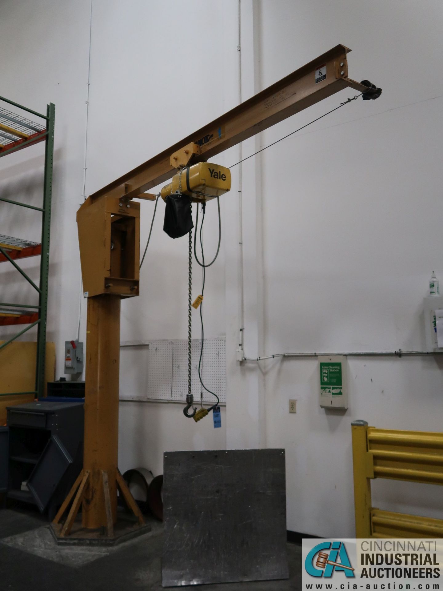 1 TON CAPACITY SPANCO FLOOR MOUNT ROTATING JIB CRANE WITH 1 TON YALE PENDENT CONTROL CHAIN HOIST, 8'