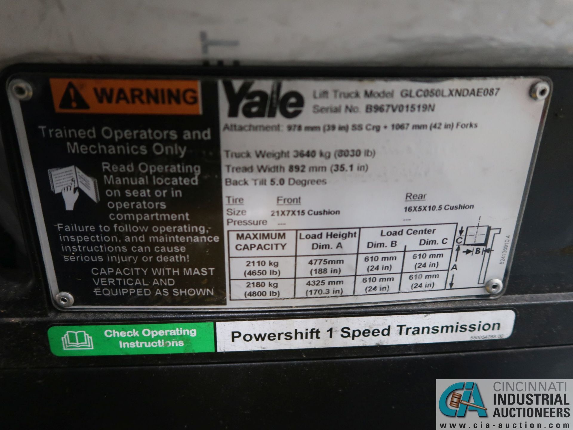 5,000 LB. YALE MODEL GLC050LX LP GAS SOLID NON-MARKING TIRE THREE-STAGE LIFT TRUCK; S/N - Image 8 of 8