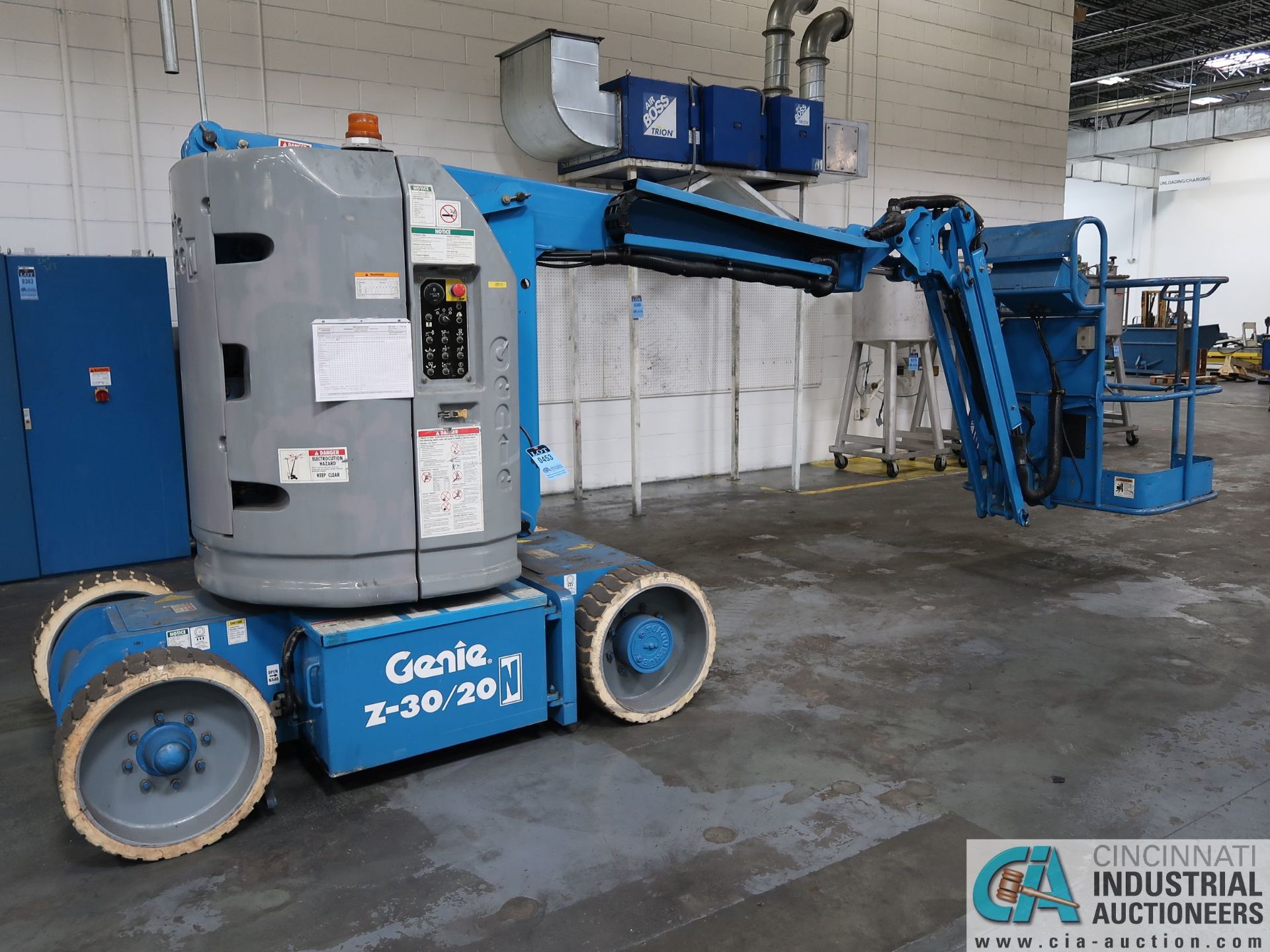 36' GENIE MODEL Z-30/20N ARTICULATED ELECTRIC BOOM LIFT; S/N 23ONO6-8304, 36' LIFT HEIGHT, 500 LB.