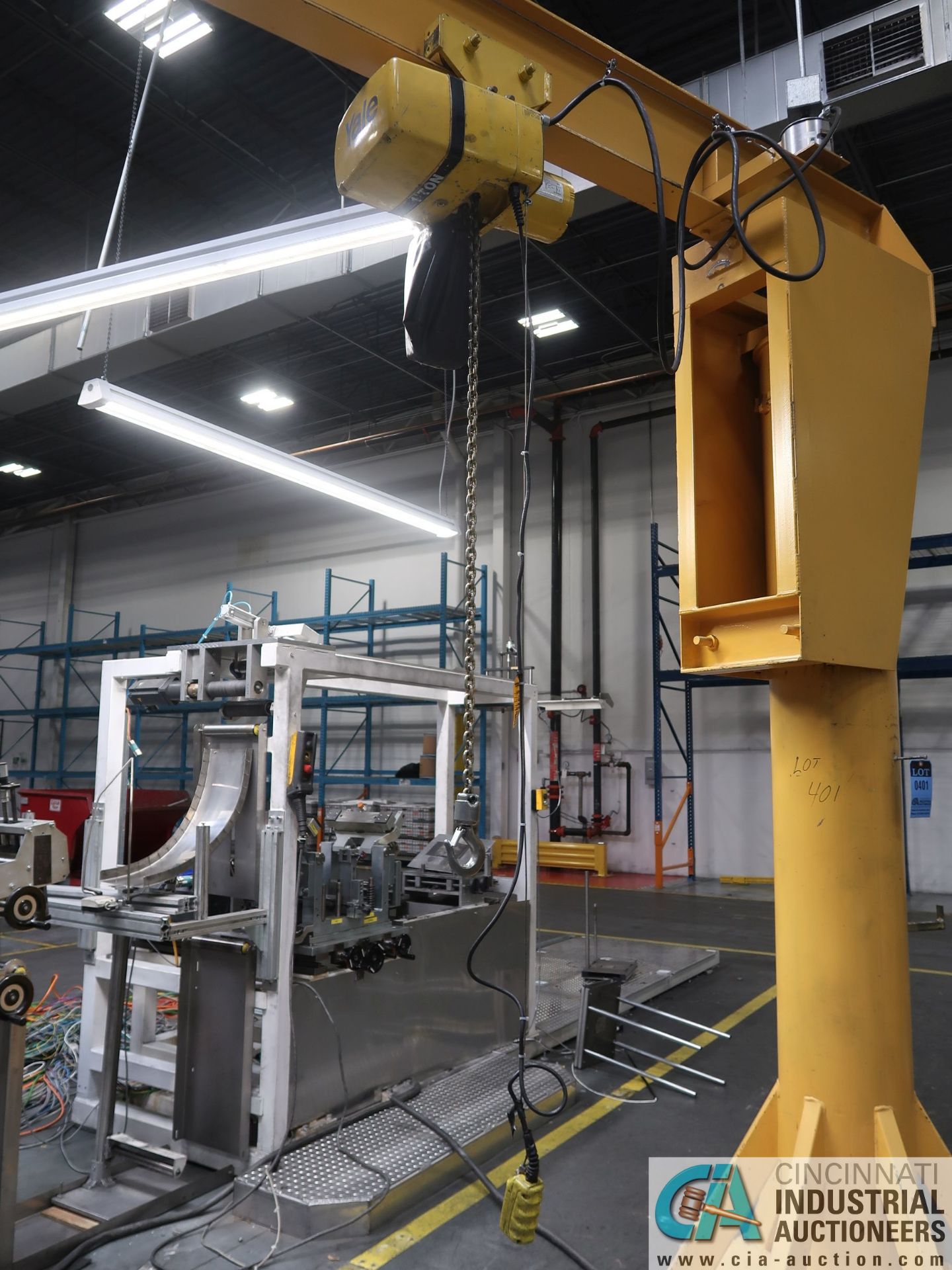 2,000 LB CAP SPANCO FLOOR MOUNT 360 DEGREE ROTATING JIB CRANE WITH 1 TON YALE PENDANT CONTROL - Image 2 of 2