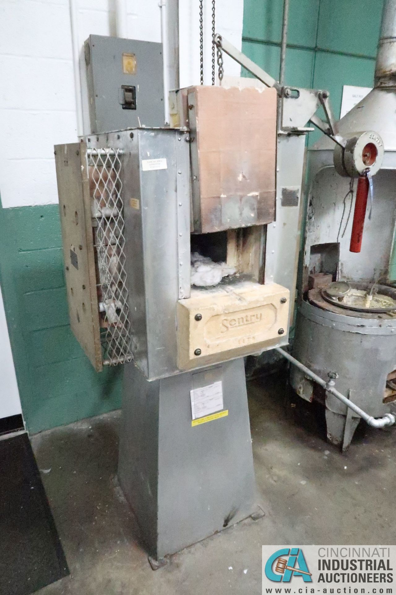 SENTRY MODEL Y HEAT TREAT FURNACE; S/N 71302, INTERIOR DIMENSIONS 6" X 6" X 14", HONEYWELL CONTROL