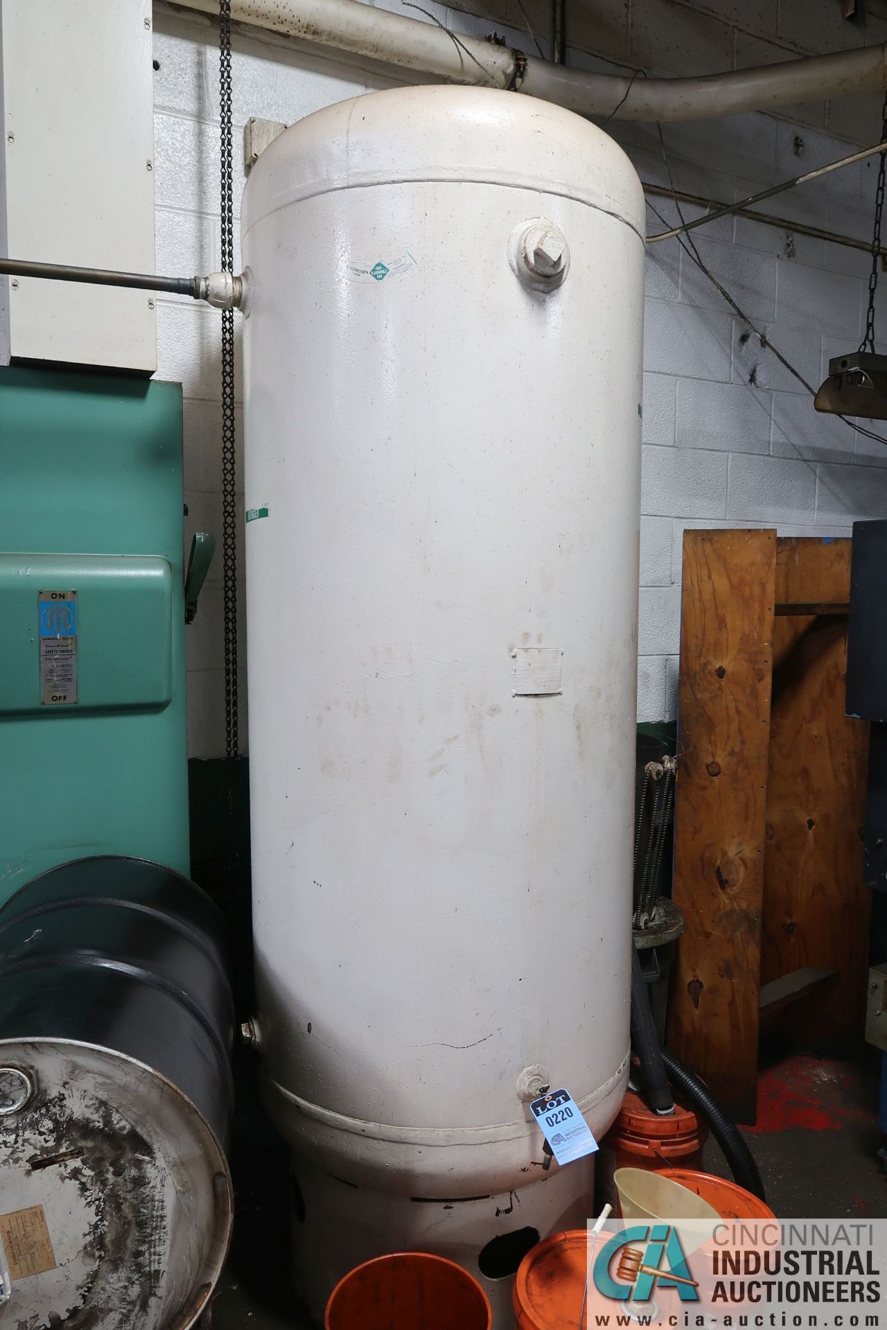 250 GAL. NITROGEN TANK