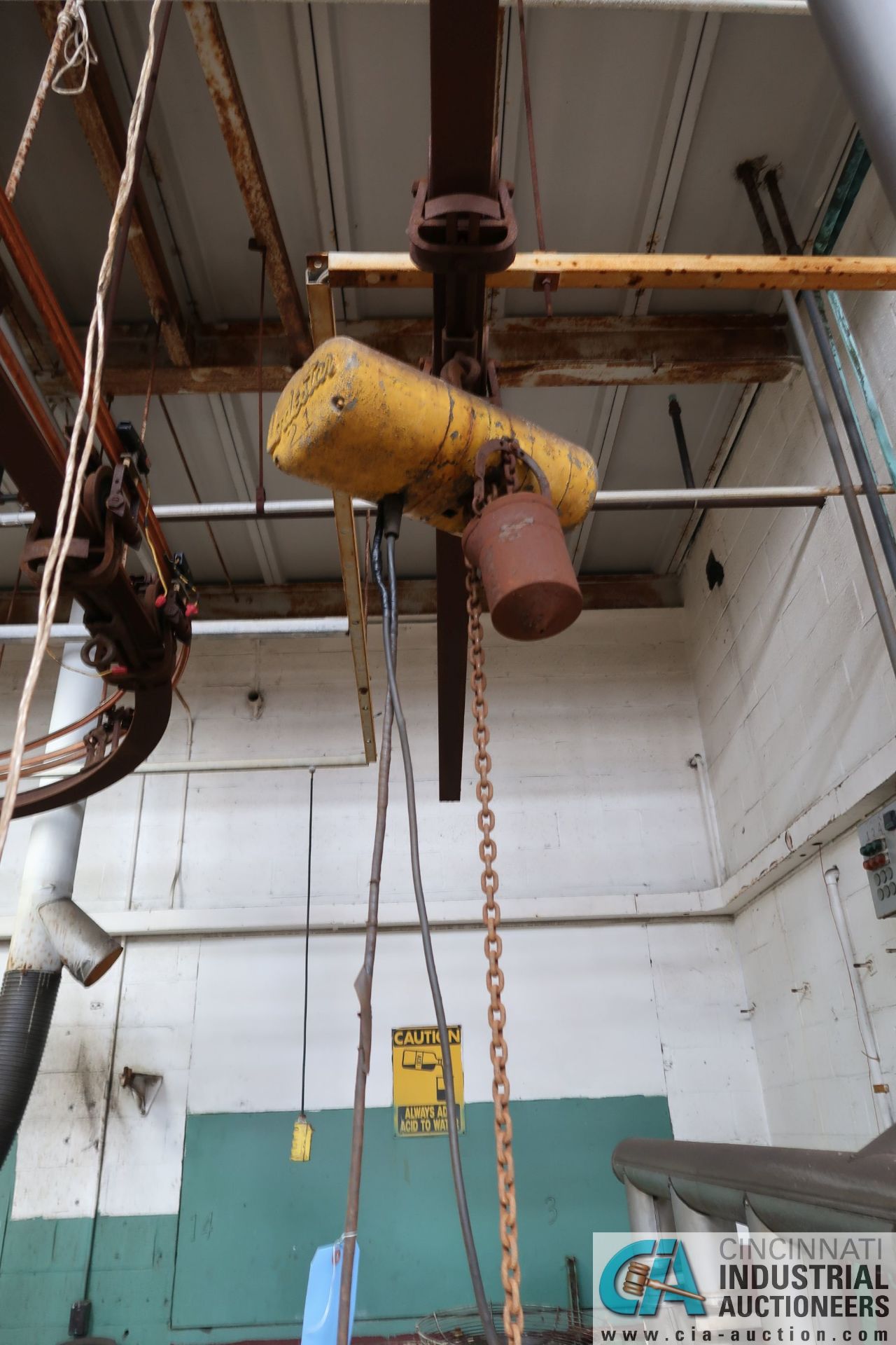 1/4 TON CM & BUDGIT ELECTRIC CHAIN HOISTS - Loading fee due the "ERRA" Pedowitz - Image 3 of 3