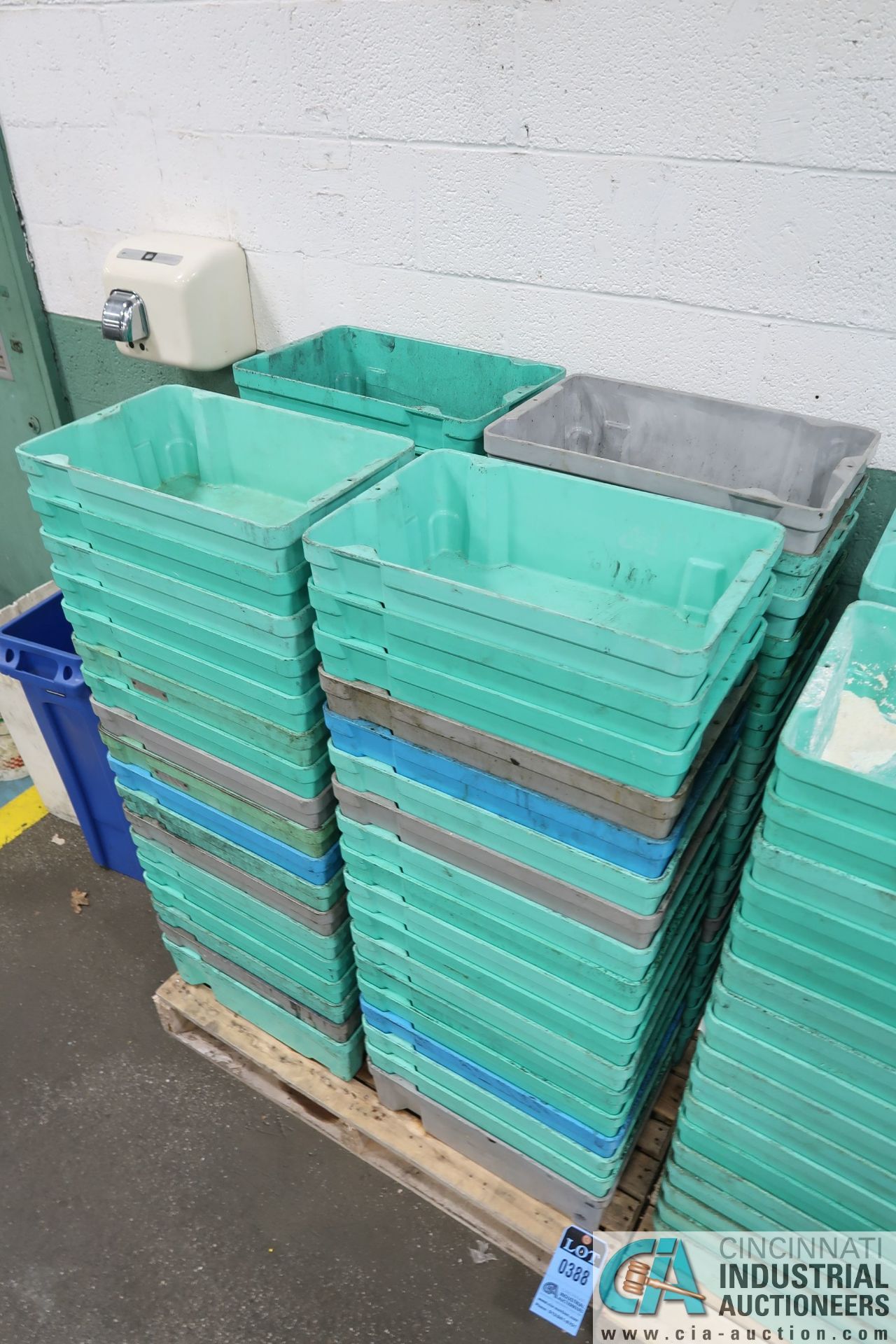 19" X 12" X 6" COMPOSITE TOTES - Loading fee due the "ERRA" Pedowitz Machinery Movers