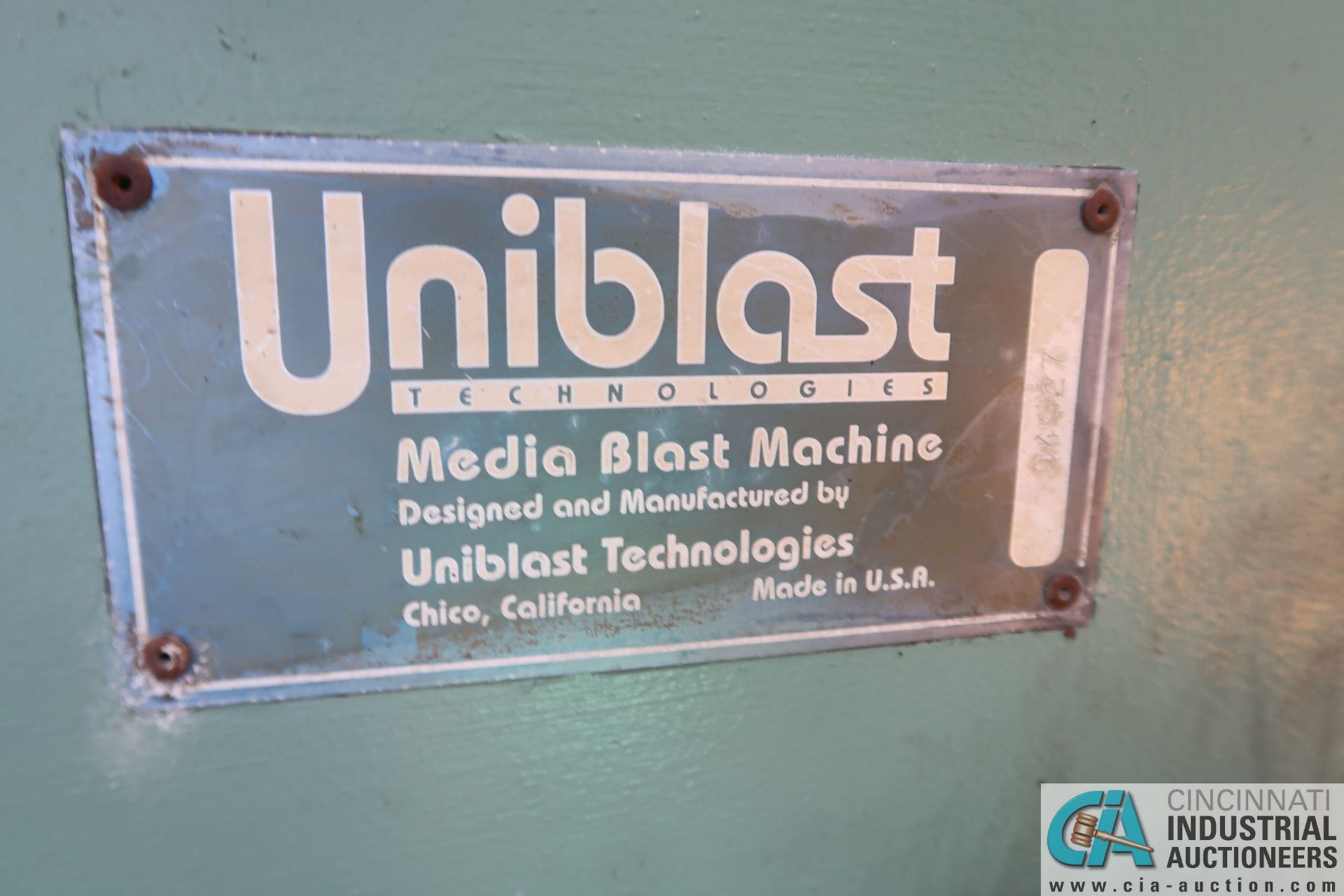 UNI-BLAST SPRAY BLAST CABINET WITH DUST COLLECTOR, SET UP FOR ALUMINUM OXCIDE MEDIA - Loading - Image 3 of 3