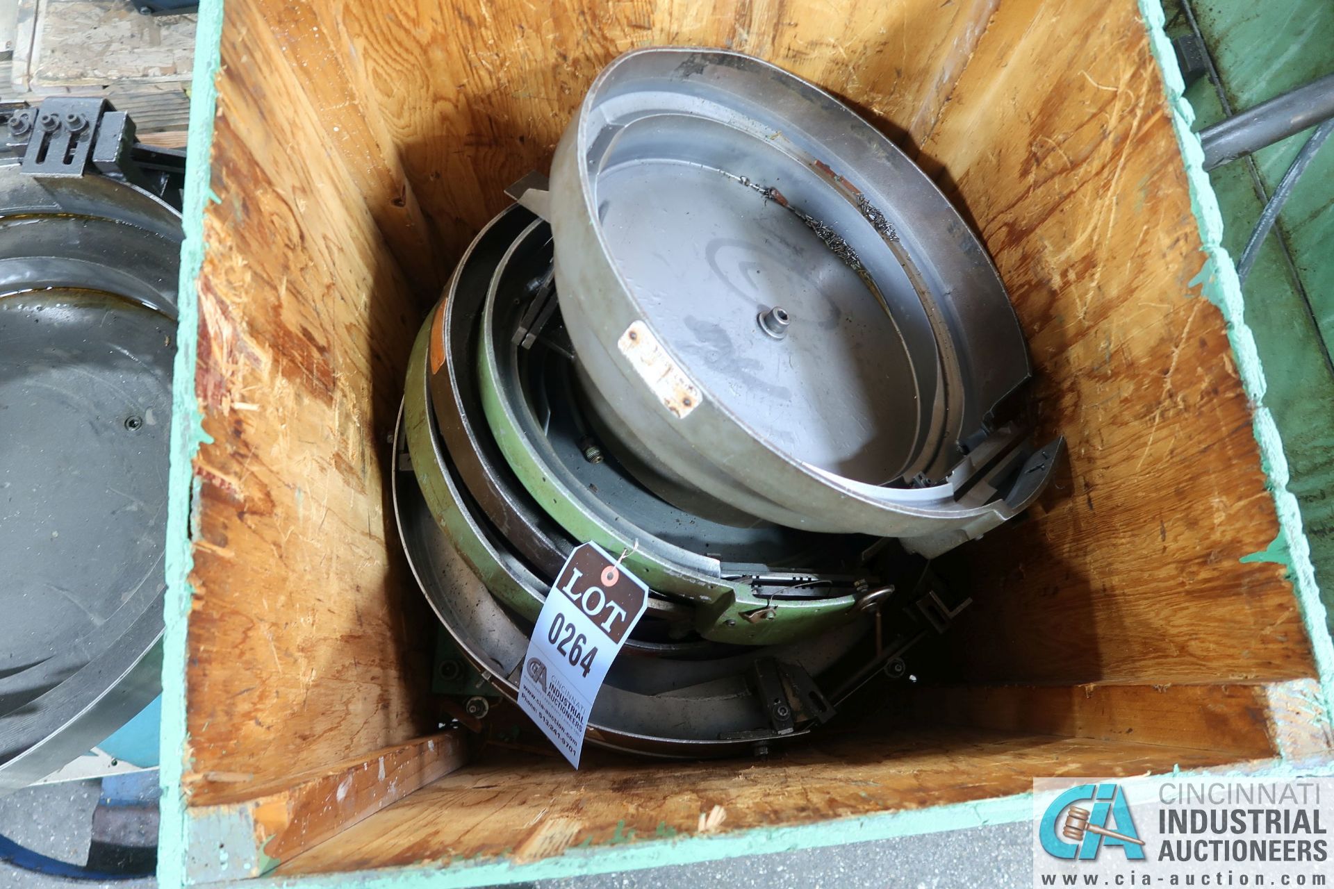 (LOT) VIBRATORY BOWLS