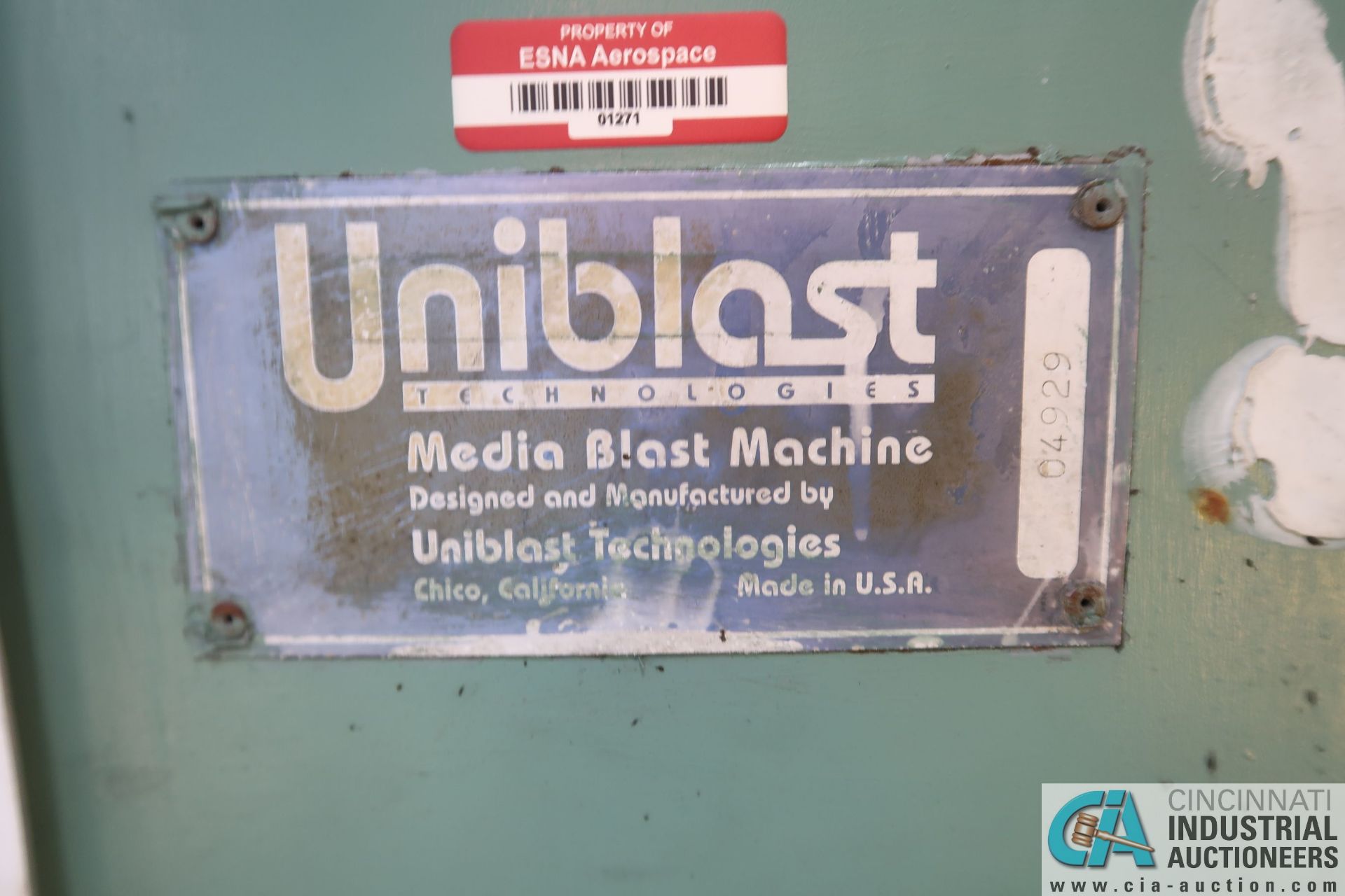 UNI-BLAST SPRAY BLAST CABINET WITH DUST COLLECTOR, SET UP FOR ALUMINUM OXCIDE MEDIA - Loading - Image 4 of 4