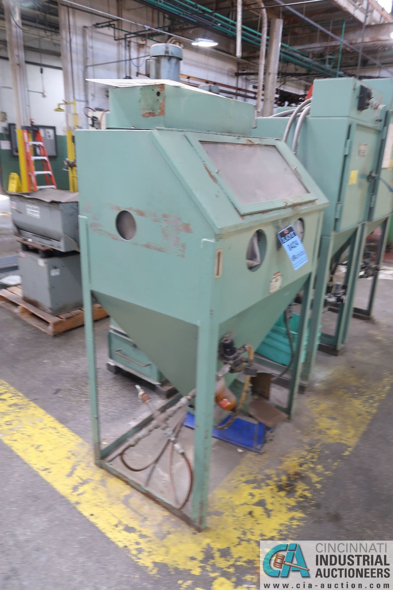 KRAMER IND. MODEL TDB-36 ABRASIVE BLAST CABINET - Loading fee due the "ERRA" Pedowitz - Image 2 of 4