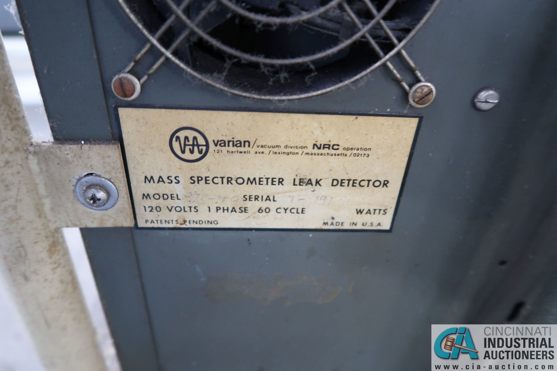 VARIAN MODEL 925-40 PORTA-TEST MASS SPECTROMETER LEAK DETECTOR - Image 4 of 4