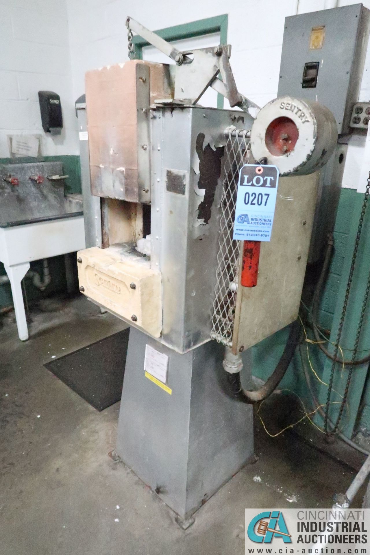 SENTRY MODEL Y HEAT TREAT FURNACE; S/N 71302, INTERIOR DIMENSIONS 6" X 6" X 14", HONEYWELL CONTROL - Image 4 of 5