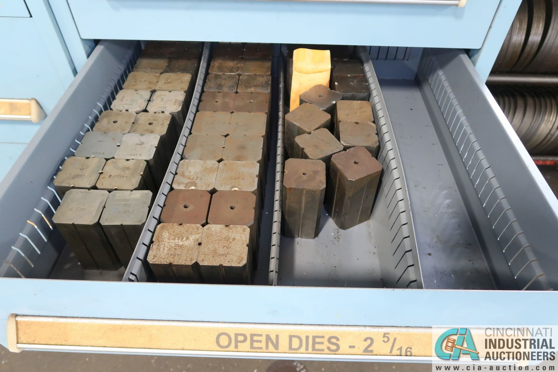 7-DRAWER VIDMAR CABINET WITH MISC. 2-5/16" DIES - Loading fee due the "ERRA" Pedowitz Machinery - Image 6 of 8