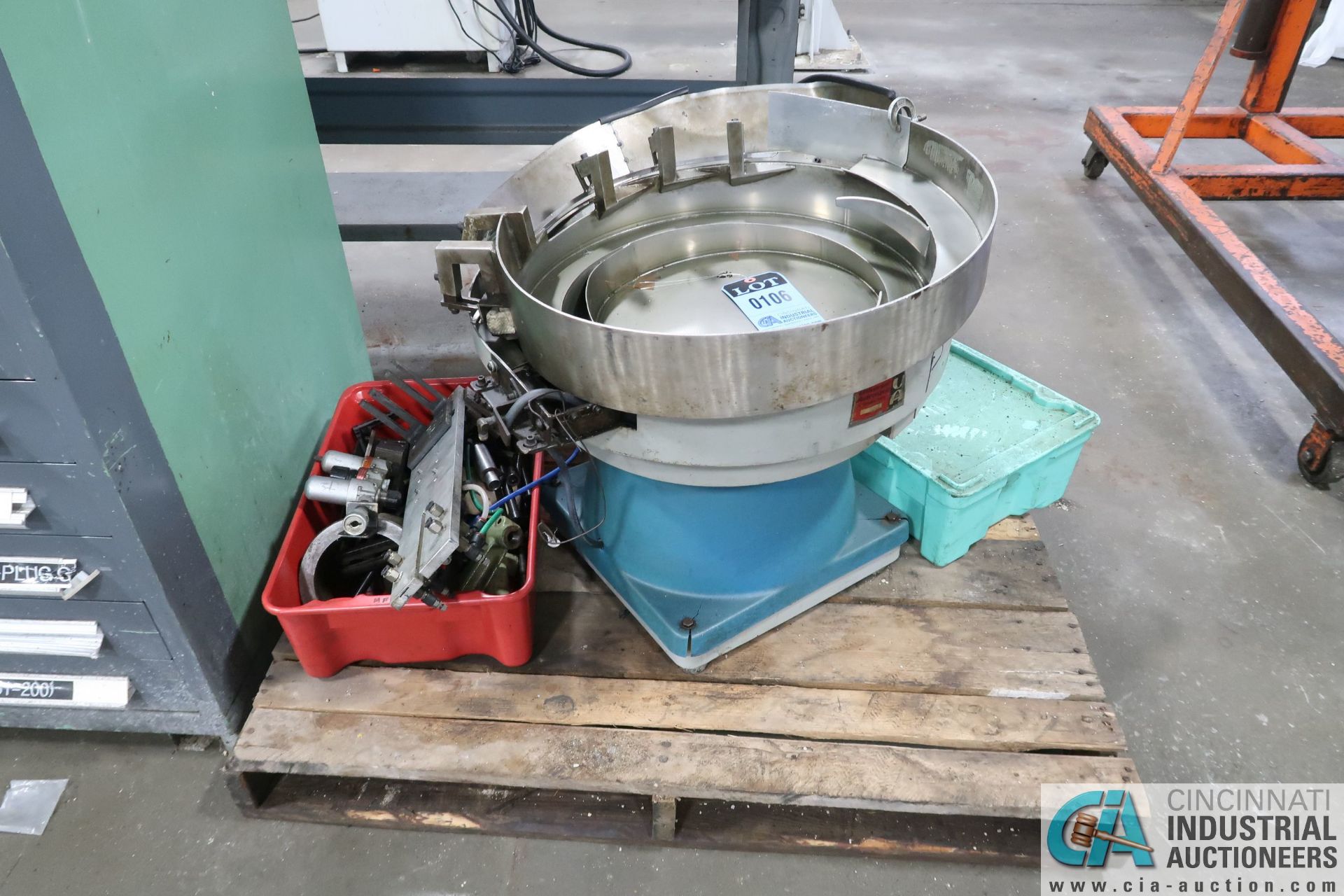 (LOT) VIBRATORY FEEDER AND PARTS